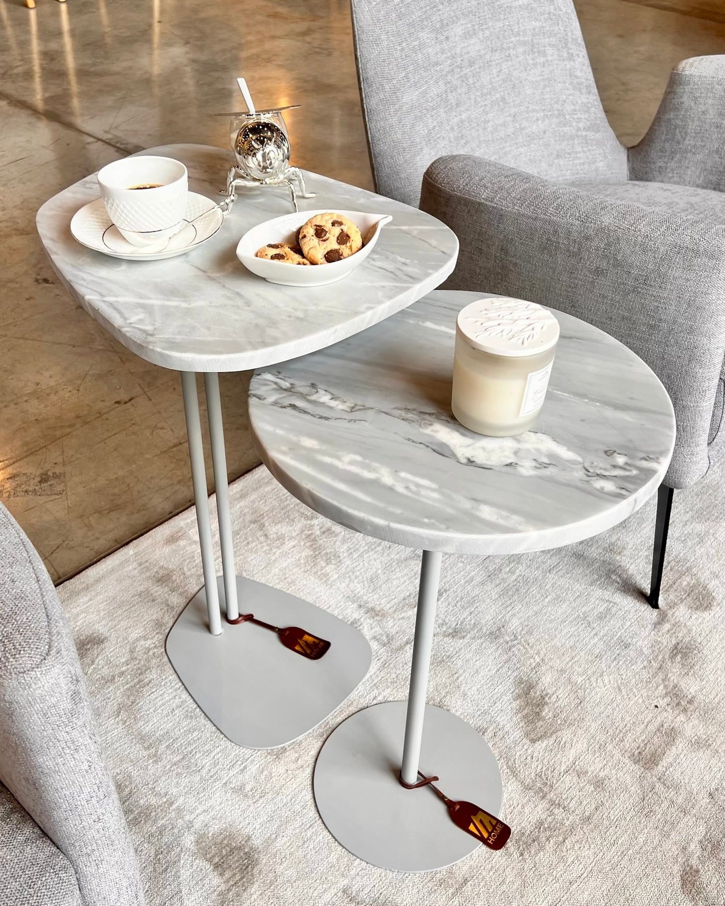 Dupla Mármore Grigio Vulcano - Acompanha 2 mesas - Concha 60Cm de Altura e Zera 55Cm de Altura
