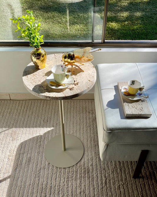 Mesa de Apoio em Mármore Travertino Romano + Ganhe uma Bandeja de Tarvertino Romano ou Porta Flor