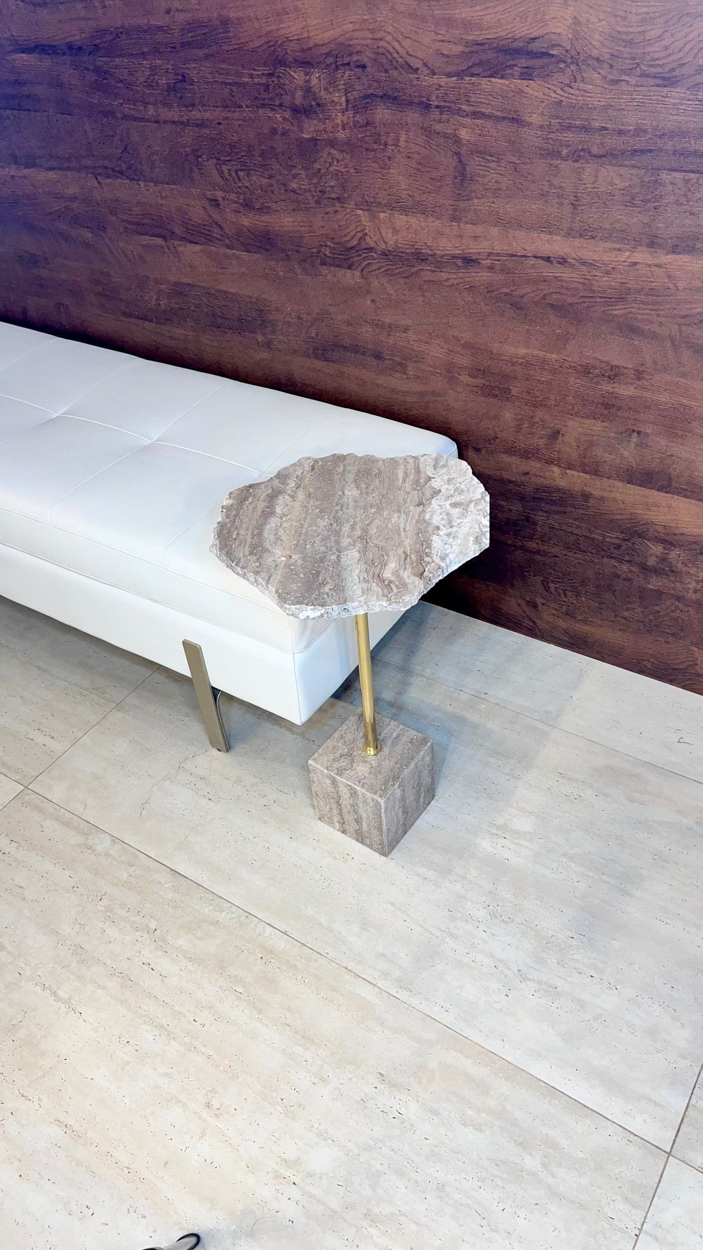 Mesa Lareral - Mármore Travertino Romano Silver - Orgânica / 60 Cm de Altura / Peça Única