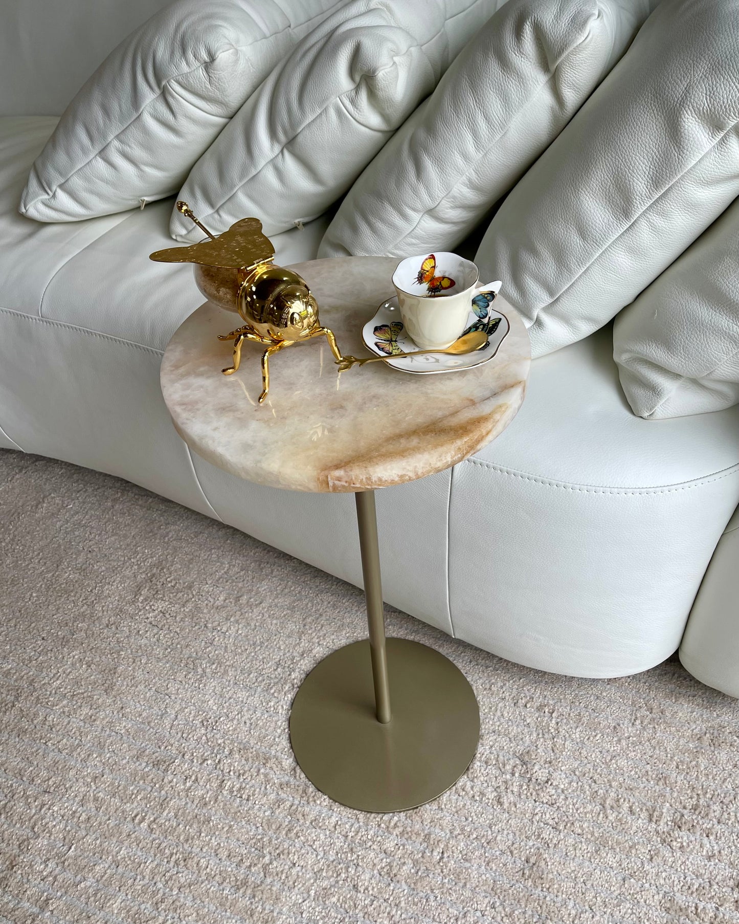 Linha Zera - Mesa de Apoio -  Quartzito Cristallo Gold / Base cor Champanhe