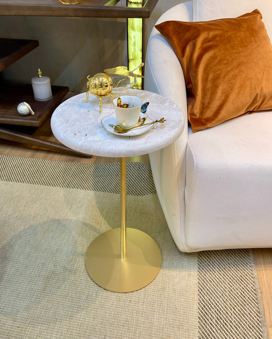 Mesa Lateral Zera - Mármore Travertino White Cream - Borda Meia Boleada - Base cor Ouro