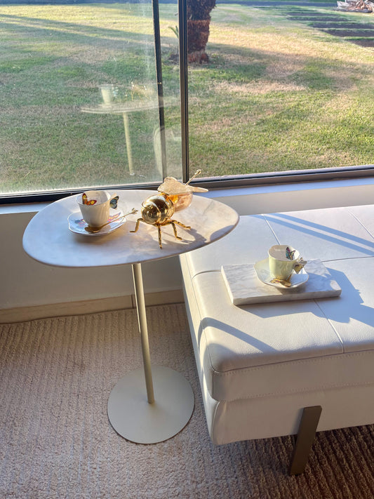 Mesa de Apoio Tulipa Mármore Calacatta Escavada + Ganhe uma Bandeja de Calacatta ou Porta Flor