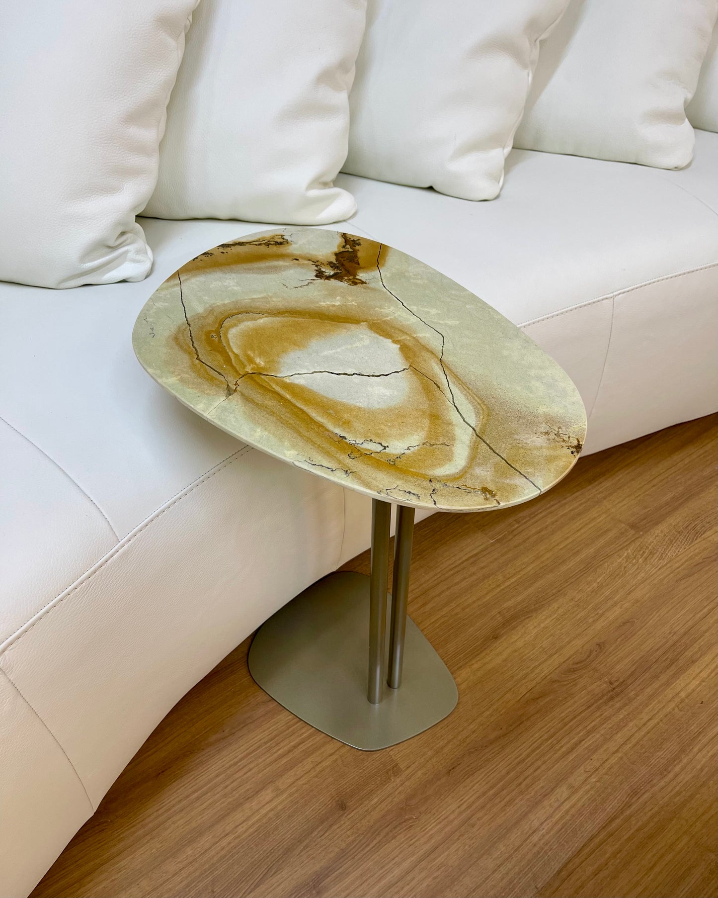 Mesa Apoio- Pétala - Quartzito Blue Deep - Base cor Champanhe