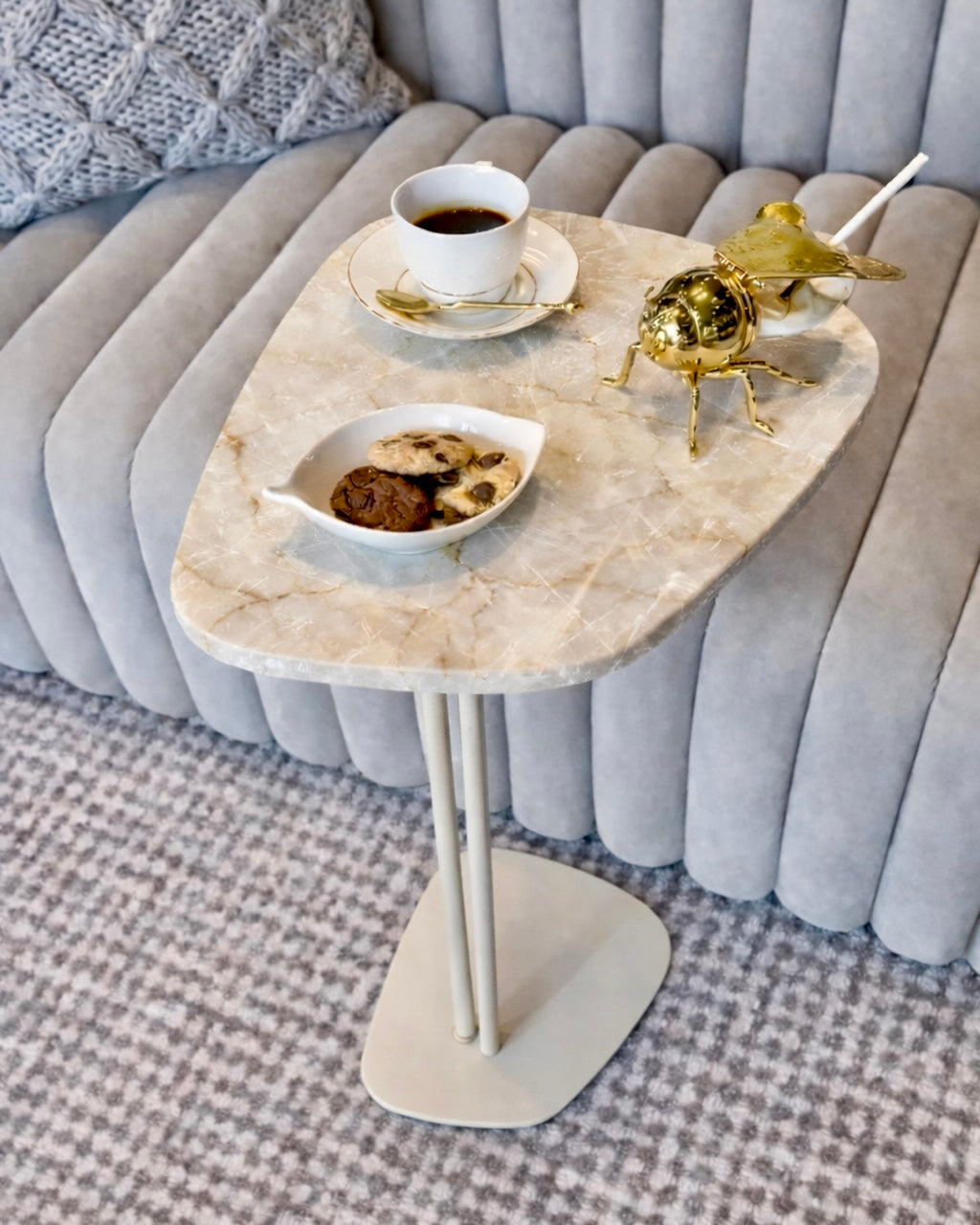 Linha Concha - Quartzito Cristallo Gold ( Textura Polida ) - Base cor Marfim