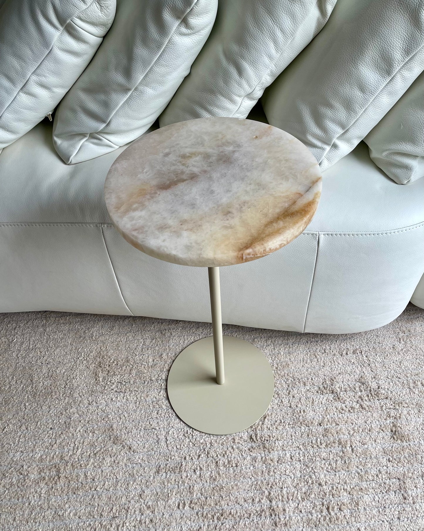 Linha Zera - Mesa de Apoio -  Quartzito Cristallo Gold / Base cor Bege