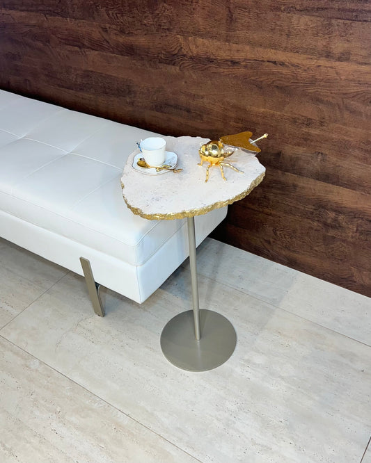 Mesa Lateral - Mármore Travertino Nacional Legítimo - Borda de Folha de ouro / 65 Cm de Altura/ Peça Única