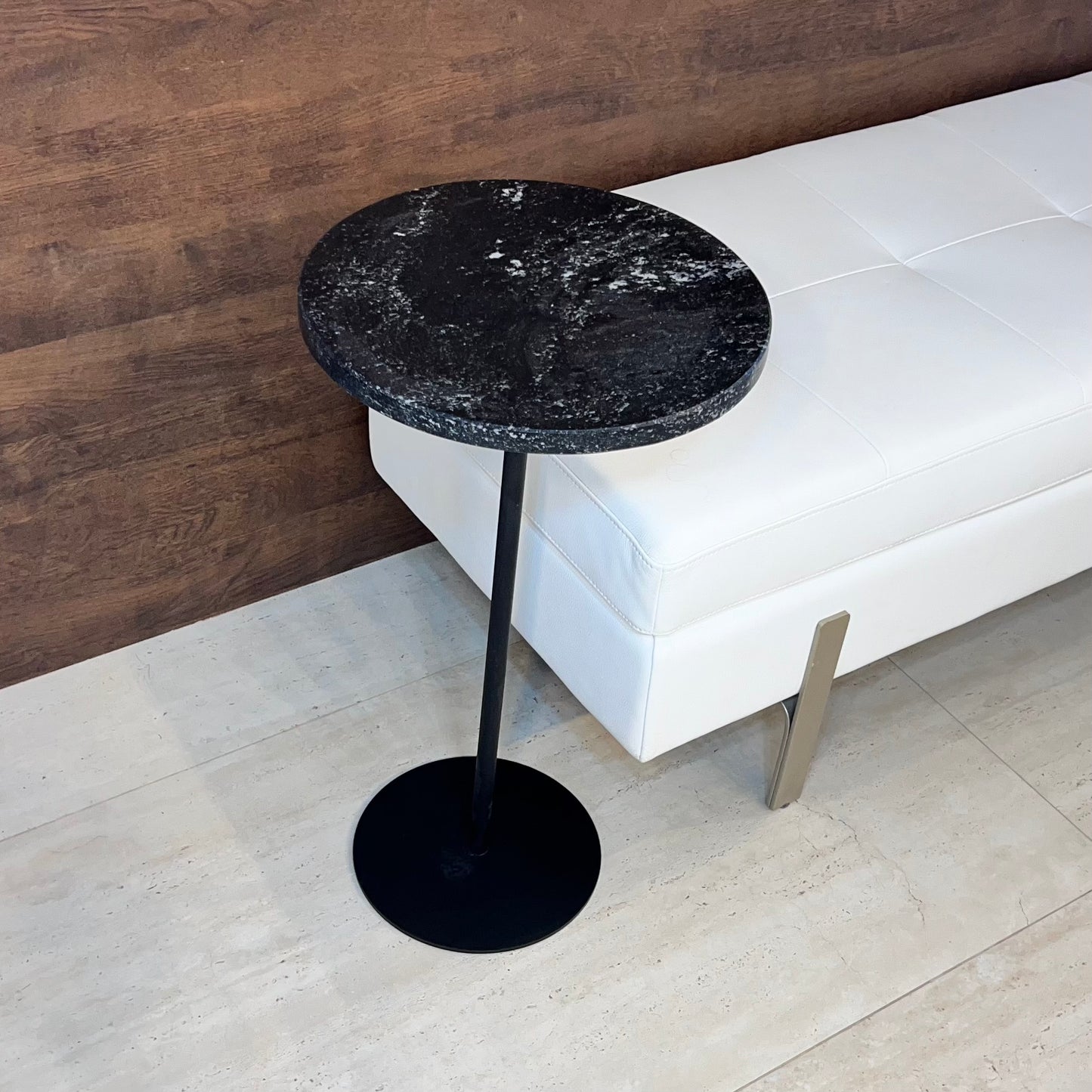 Mesa Lateral - Granito Black Star - Base cor Preta