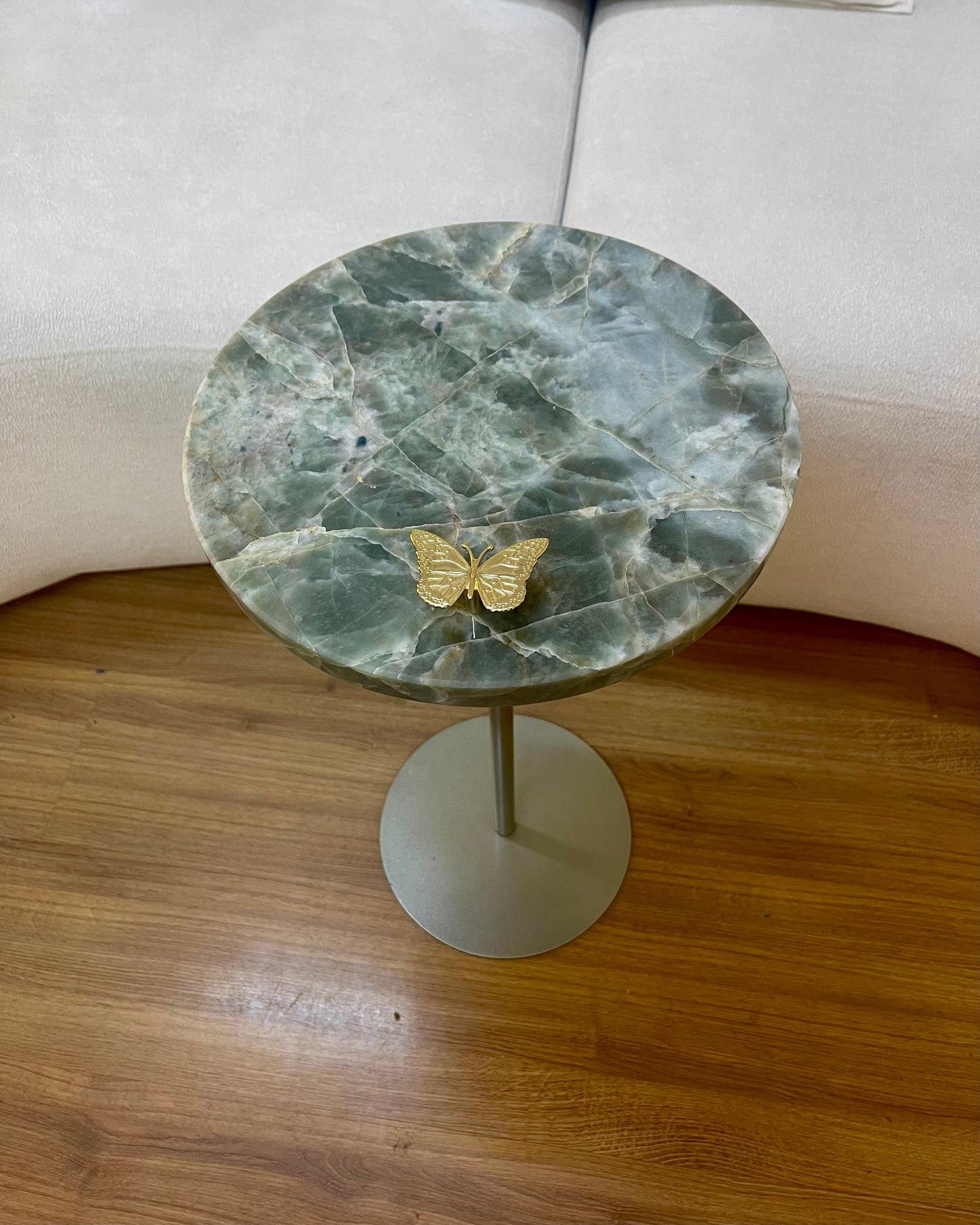Linha Zera -Quatzito Verde Esmeralda com Borboleta - Base Champanhe