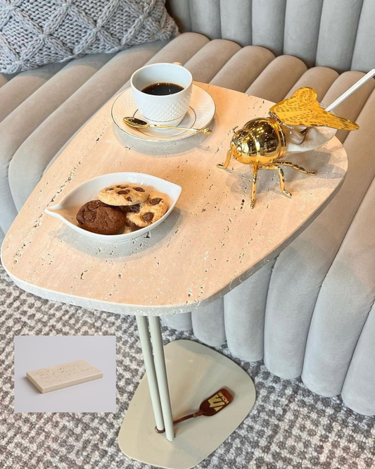 Mesa de Apoio Concha em Mármore Travertino Romano + Ganhe uma Bandeja de Tarvertino Romano ou Porta Flor