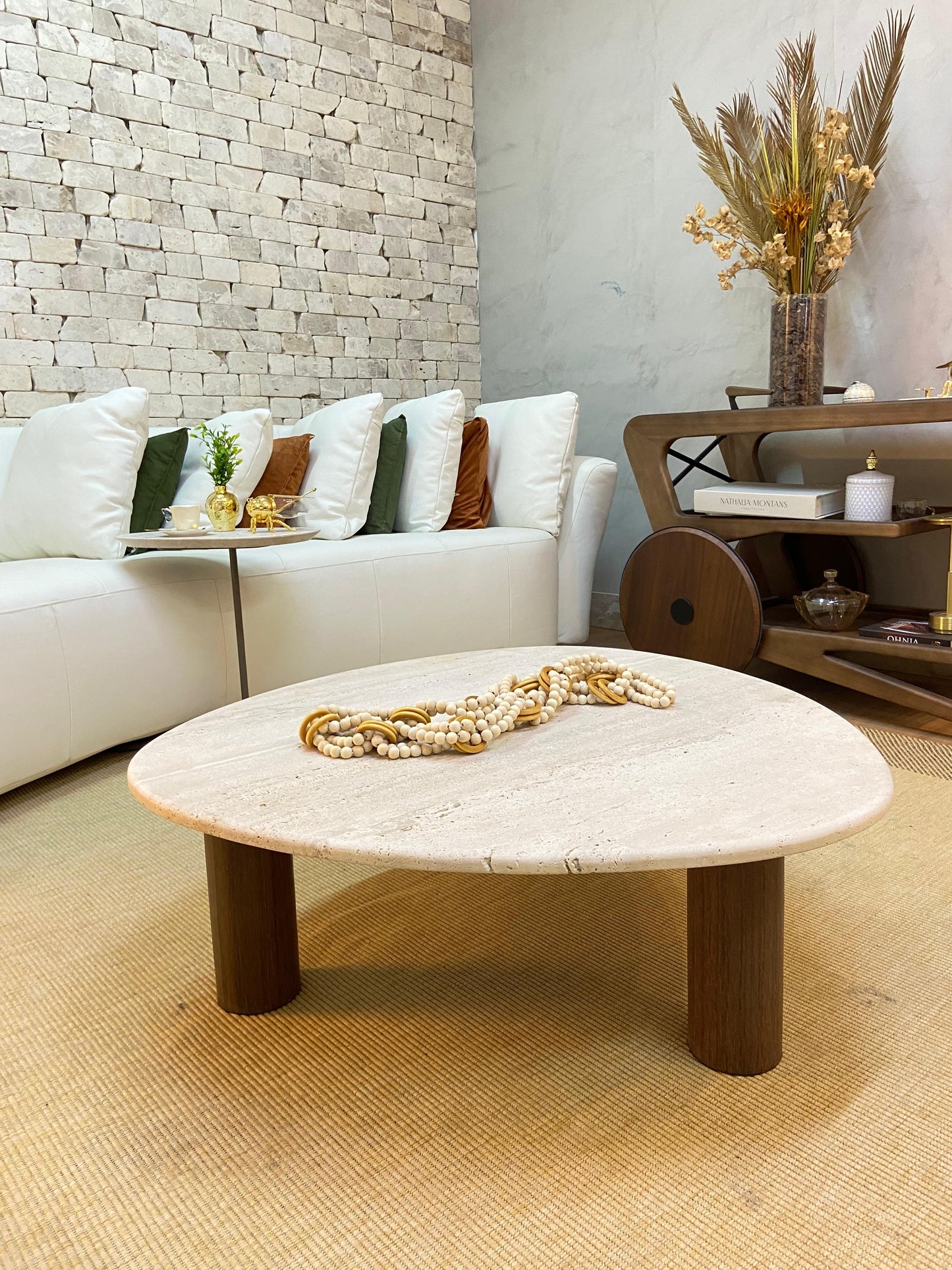 Mesa de Centro - Sangiovese Mármore Travertino Romano - Textura Natural - Base Cilindro Pequeno