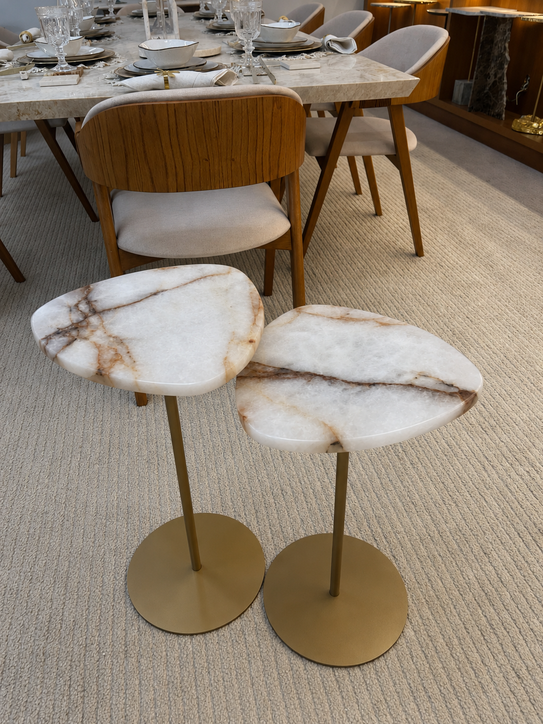 Dupla Essencialle- Mesa de Apoio -  Quartzito Cristallo Gold - 2 Mesas 55 e 60 Cm | Base cor Dourada