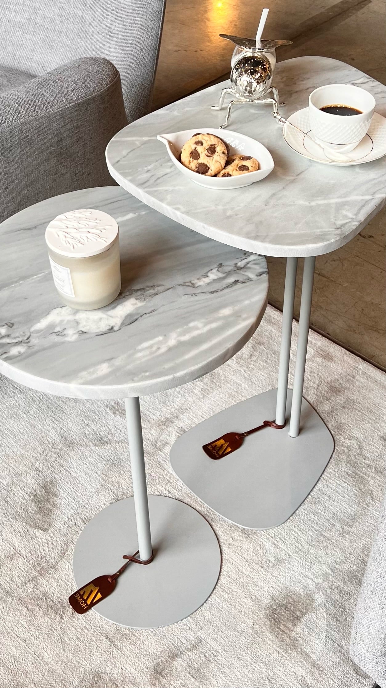 Dupla Mármore Grigio Vulcano - Acompanha 2 mesas - Concha 60Cm de Altura e Zera 55Cm de Altura