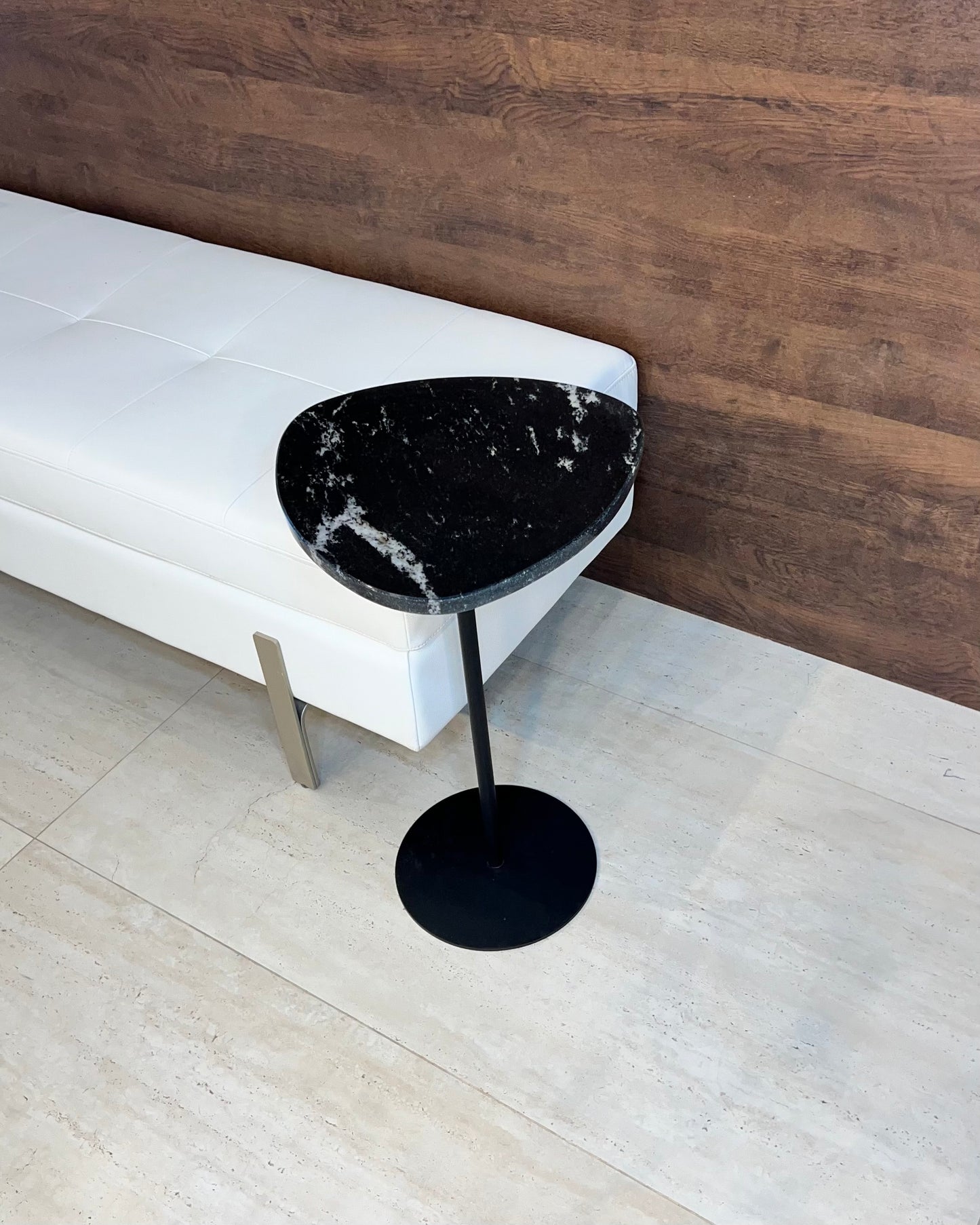 Mesa Lateral - Granito Black Star - Base cor Preta