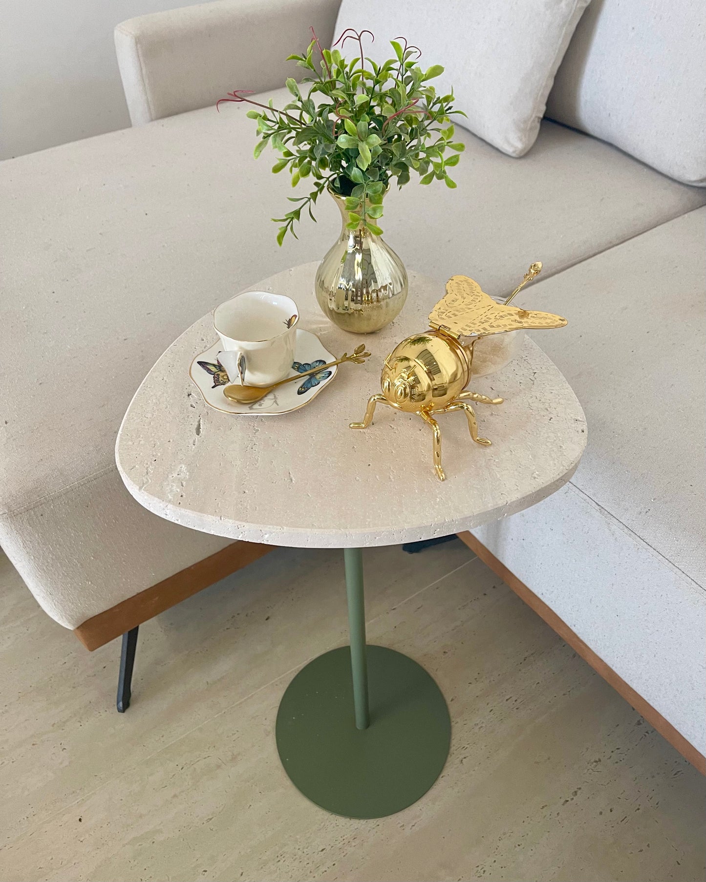 Mesa de Apoio - Linha Essencialle - Mármore Travertino Romano Legítimo - Base cor Verde Redonda