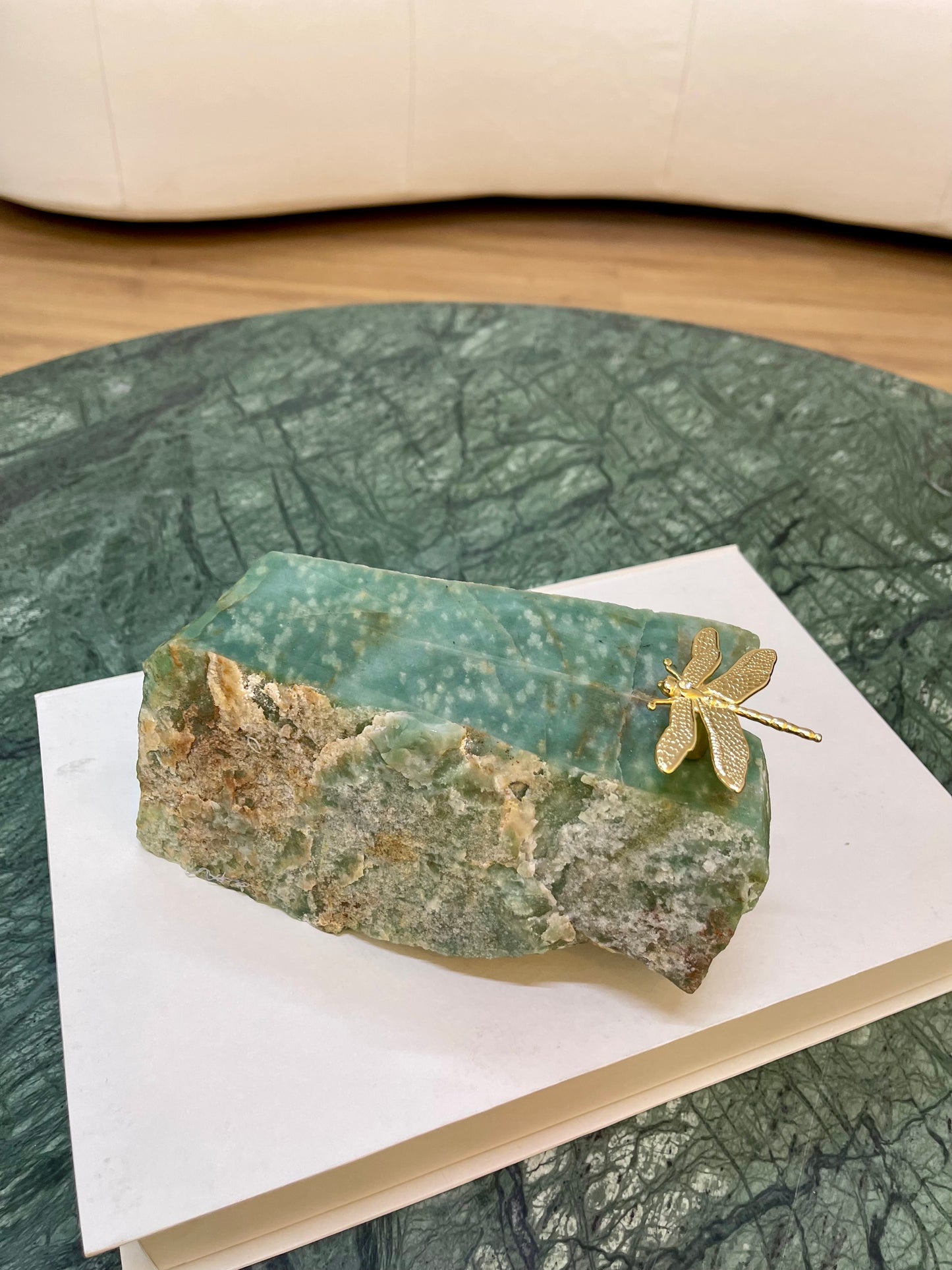 Linha Pietra Decor - Quartzo Verde Esmeralda Royale com Libélula