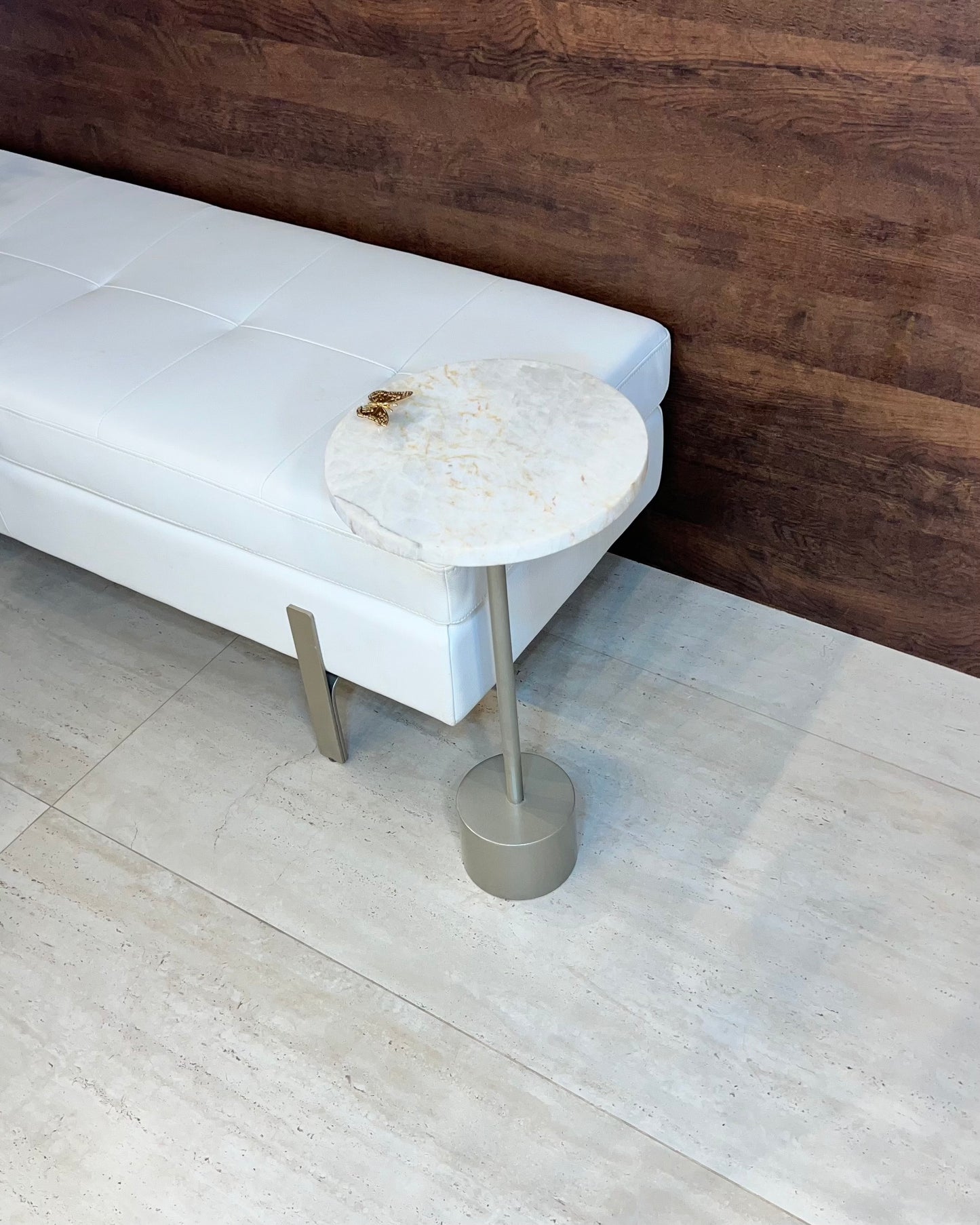 Mesa Lateral - Calacatta com Borboleta / 60 Cm de Altura / Peça Única