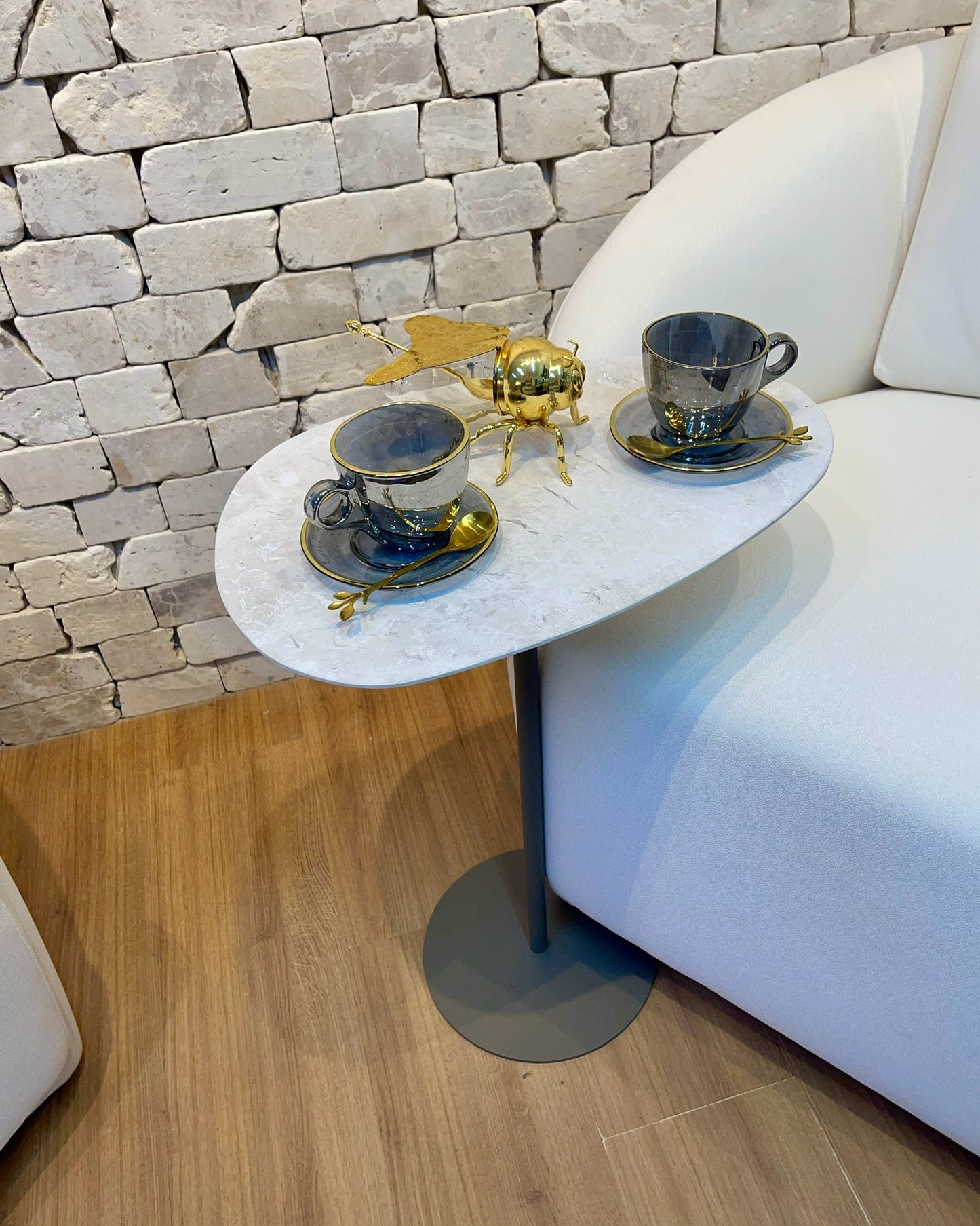Mesa de Apoio - Linha Tulipa - Mármore Travertino White Cream - Base Cor Fendi