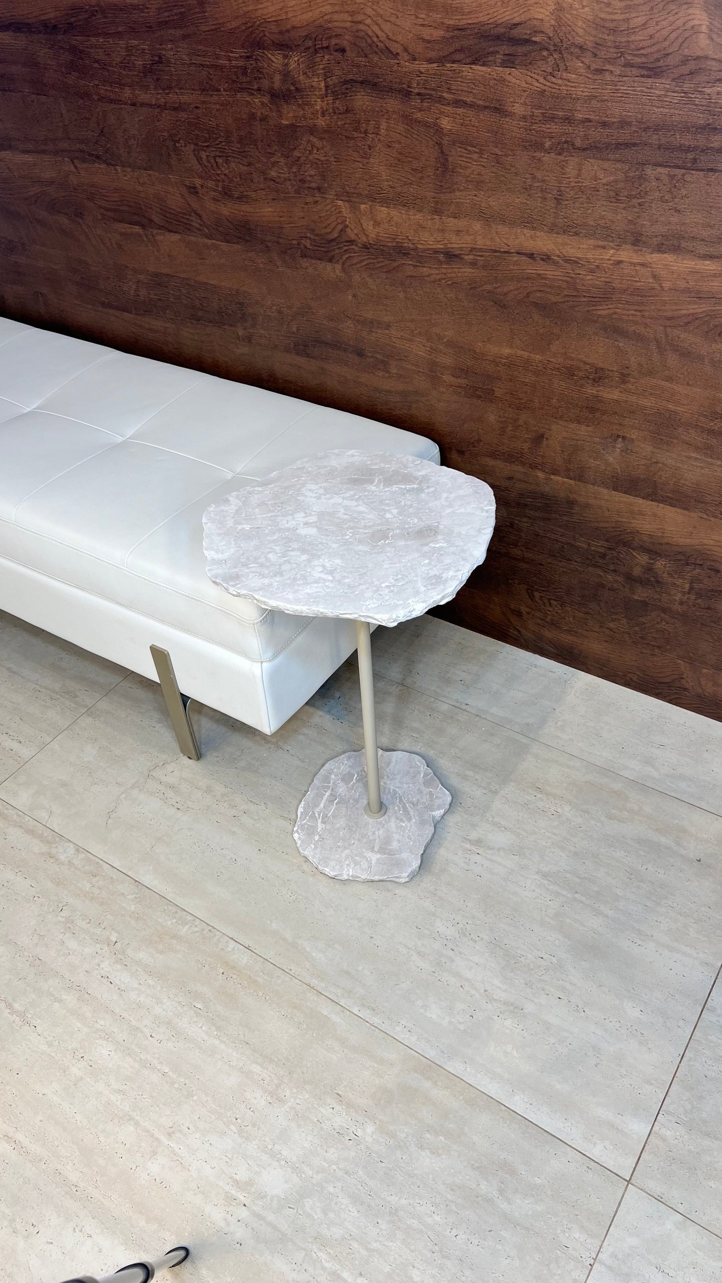 Mesa Lateral - Mármore Travertino Romano Legítimo / 60 Cm de Altura/ Peça Única