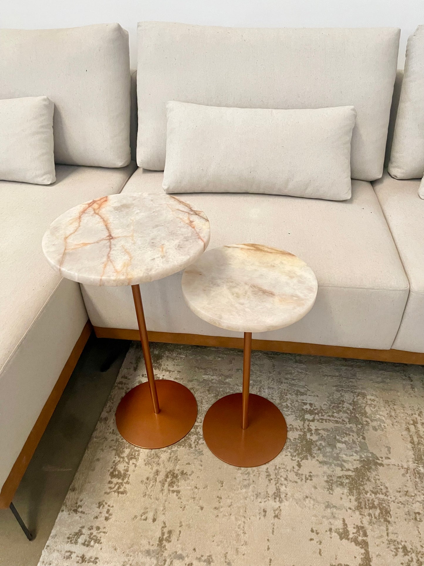 Dupla redonda - Mesa de Apoio -  Quartzito Cristallo Rose - 2 Mesas 65 e 60 Cm