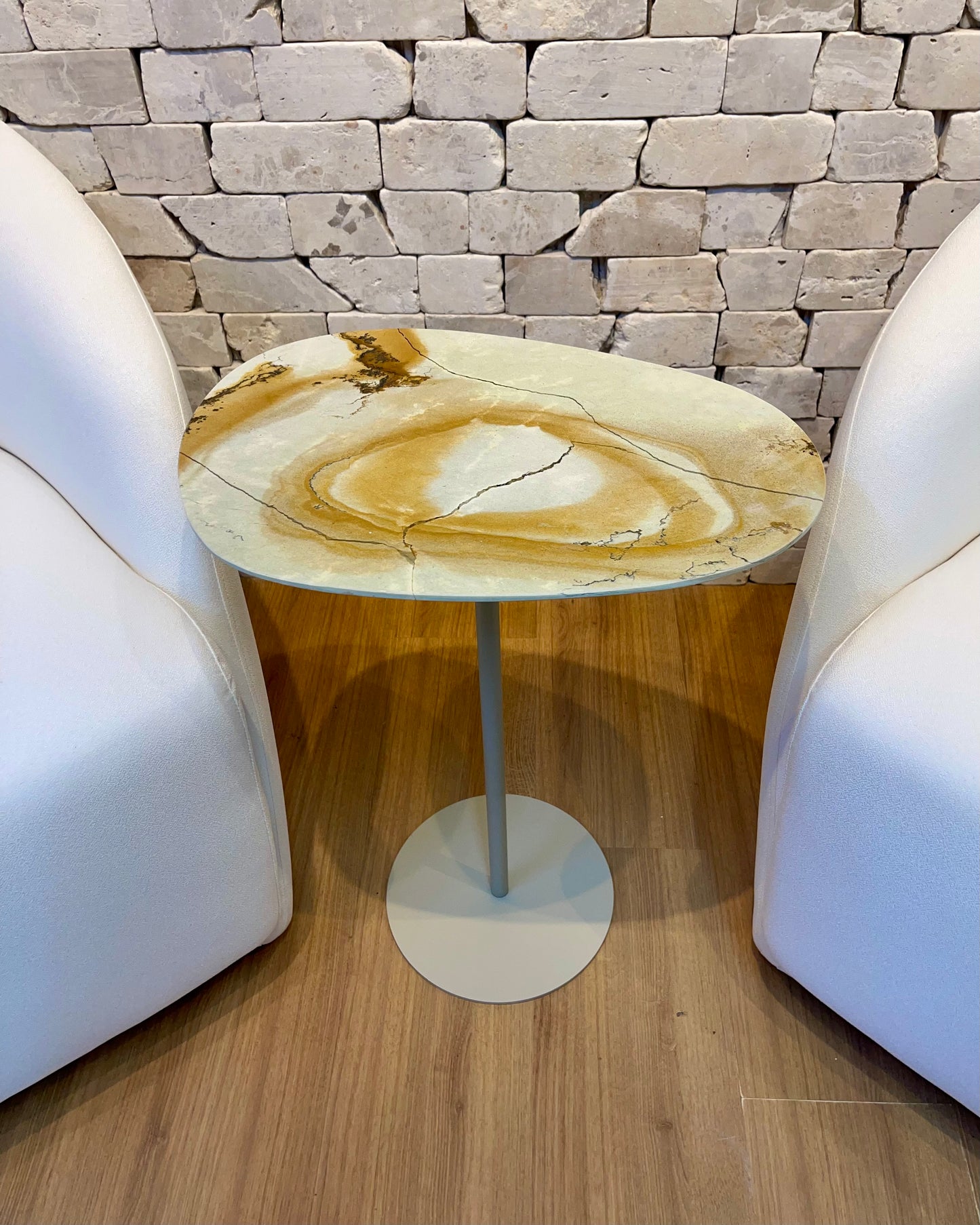 Mesa de Apoio Linha Tulipa - Quartzito Blue Deep - Base Cor Bege