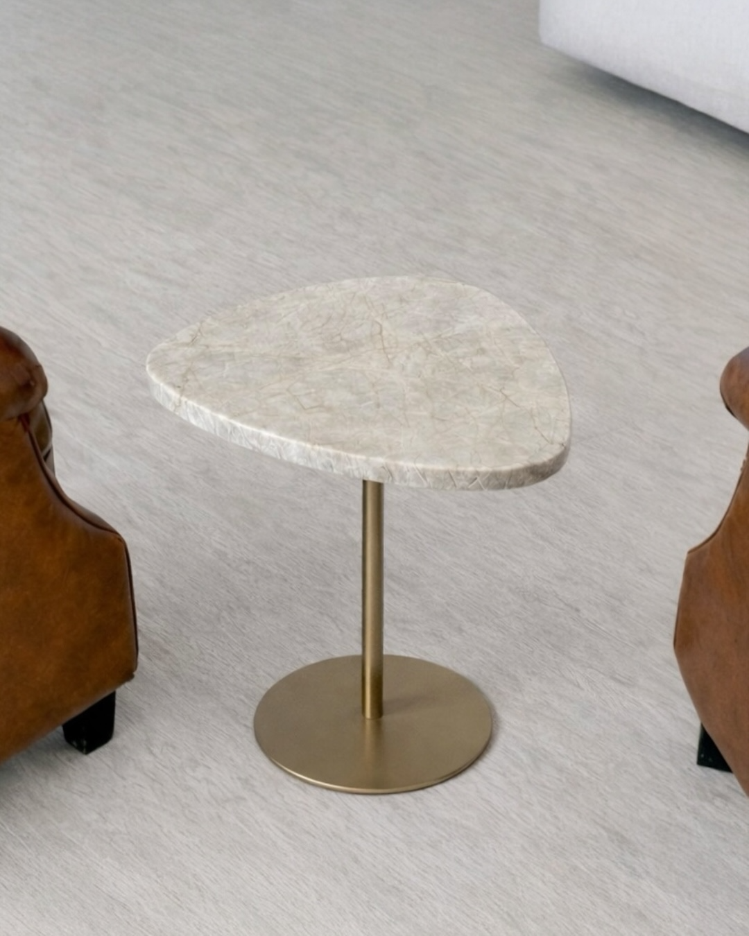 Mesa de Apoio - Linha Essencialle - Quartzito Perlla Santana - Base cor Champanhe Redonda