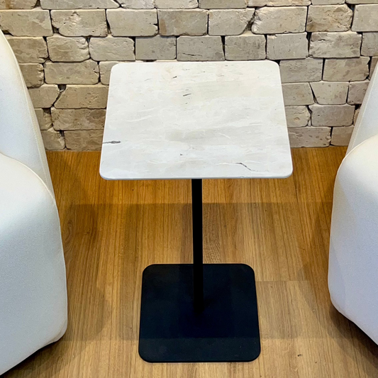 Mesa Quadratto Travertino Romano - Base cor Preta