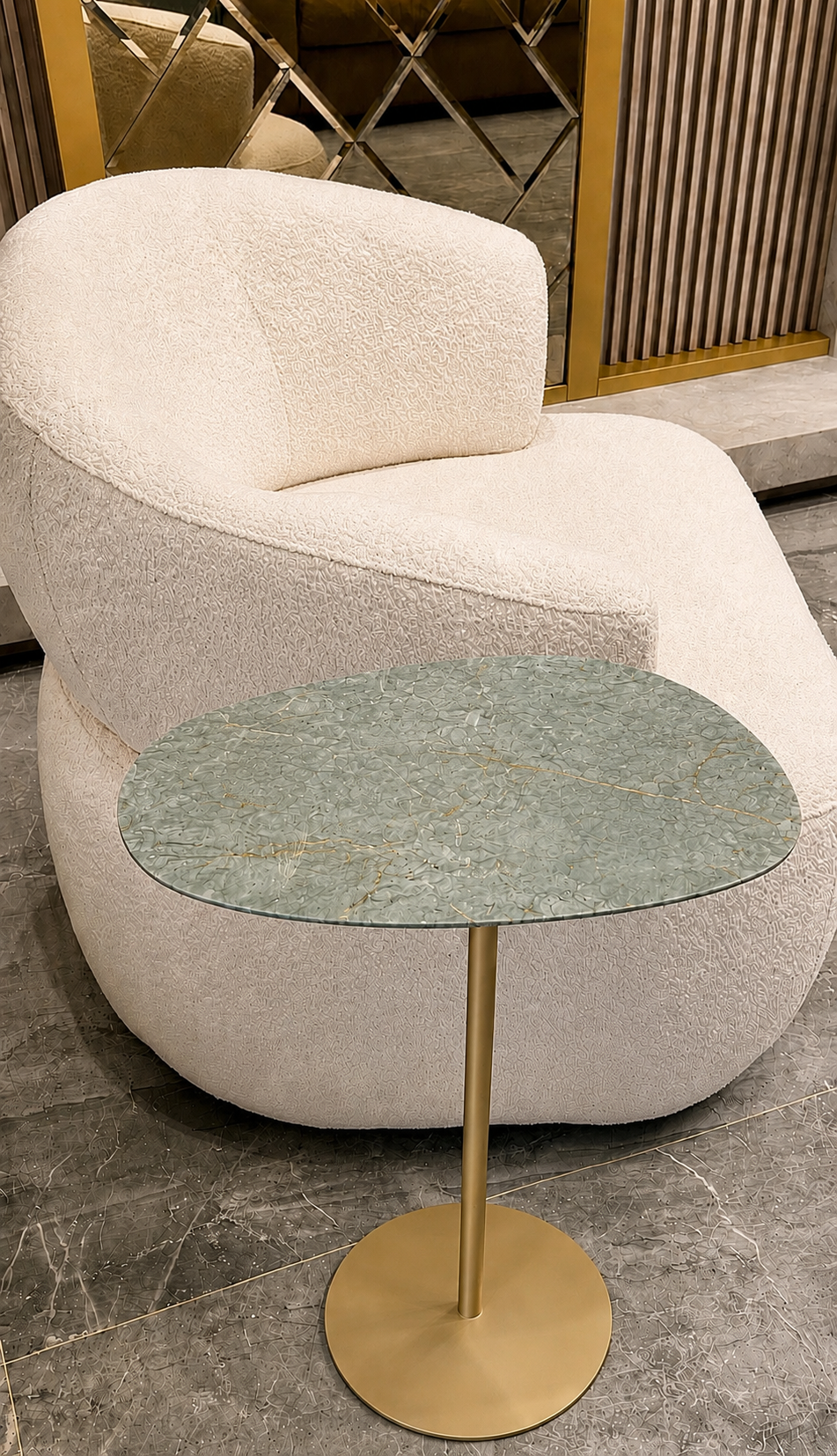 Mesa - Lateral Tulipa - Quartzito Verde Esmeralda | Base Cor Dourada