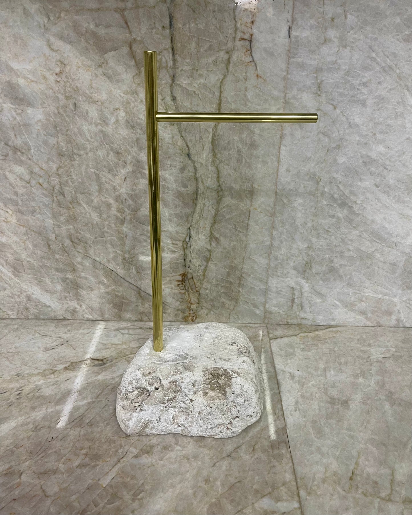 Toalheiro Linha Pietra - Mármore Travertino Romano Bruto