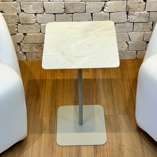 Mesa Lateral Quadratto - Mármore Crema Deep - Base cor Bege