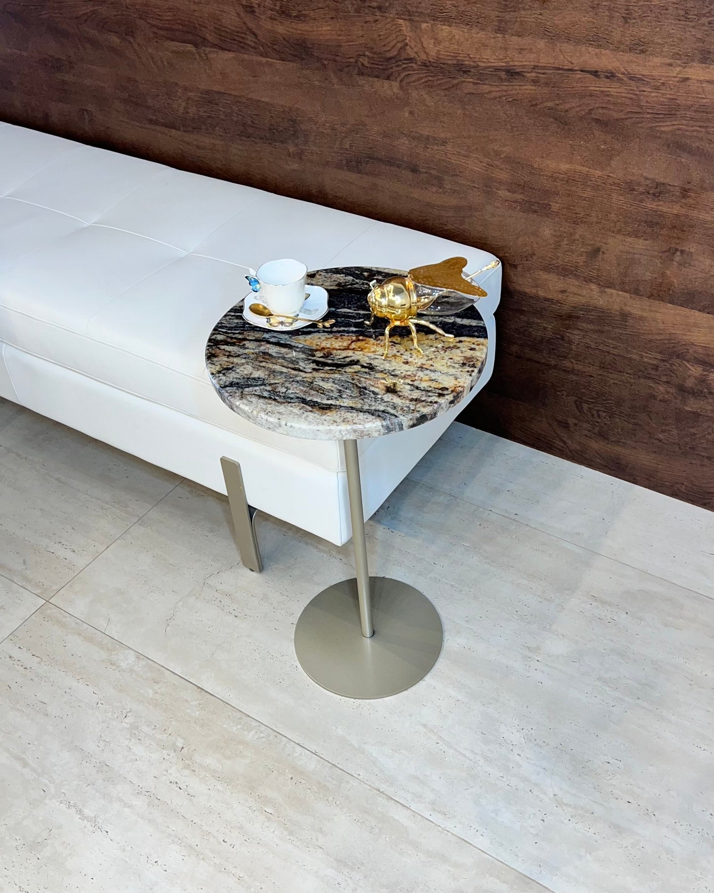Mesa de Apoio - Linha Zera Granito Golden Galaxy - Base cor Champanhe