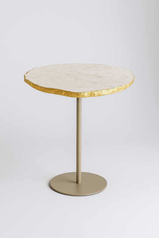 Mesa de Apoio Essencialle- Mármore Travertino Romano Legítimo com Bordas em Folhas de Ouro - Base cor Champanhe