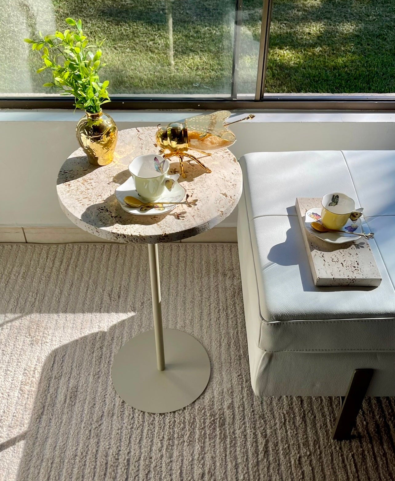 Mesa Zera Mármore Travertino Romano Legítimo Base cor Bege+ Bandeja Travertino Romano