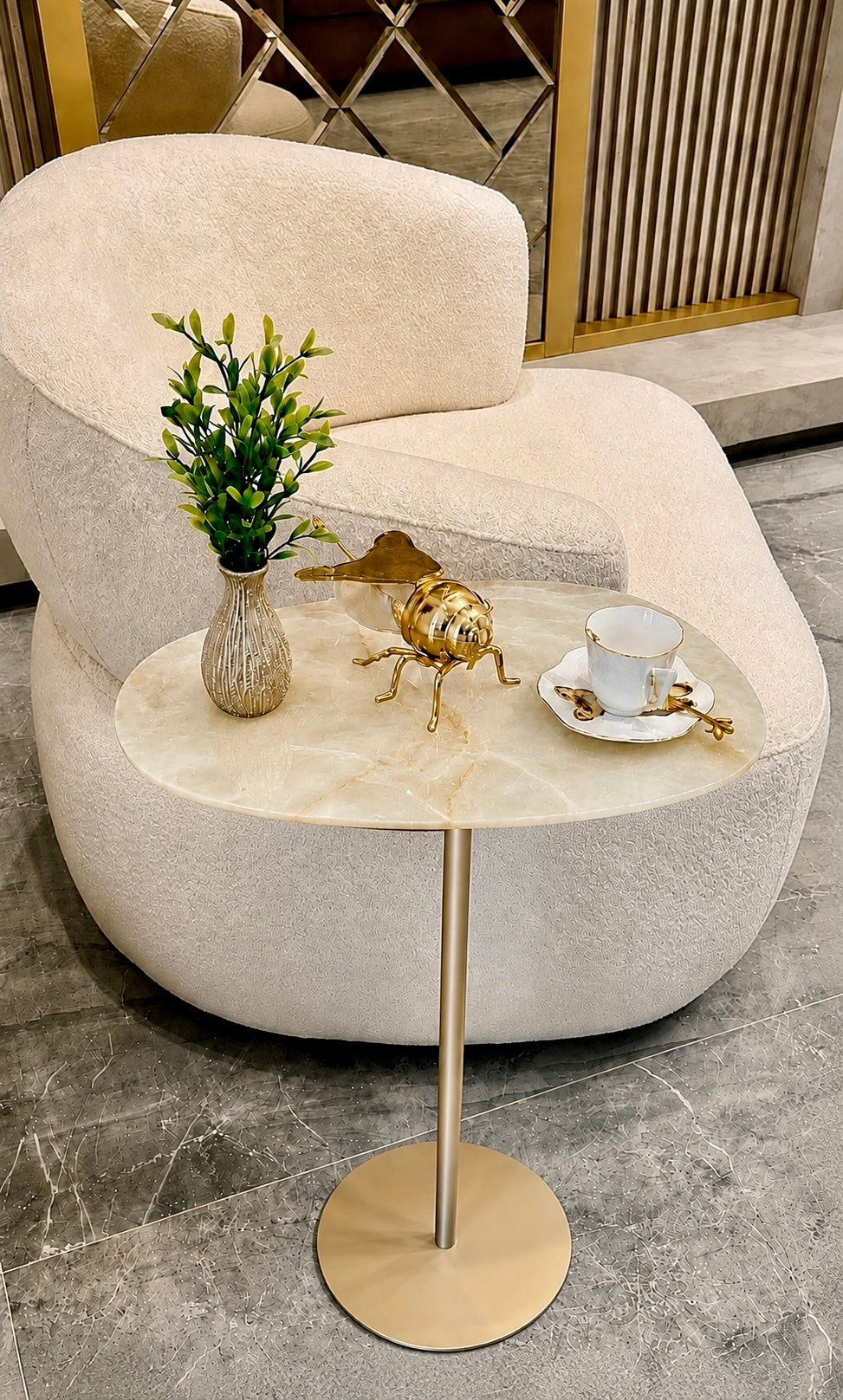 Mesa de Apoio - Tulipa Önix Cristallo Gold Translúcido - Base com Champanhe