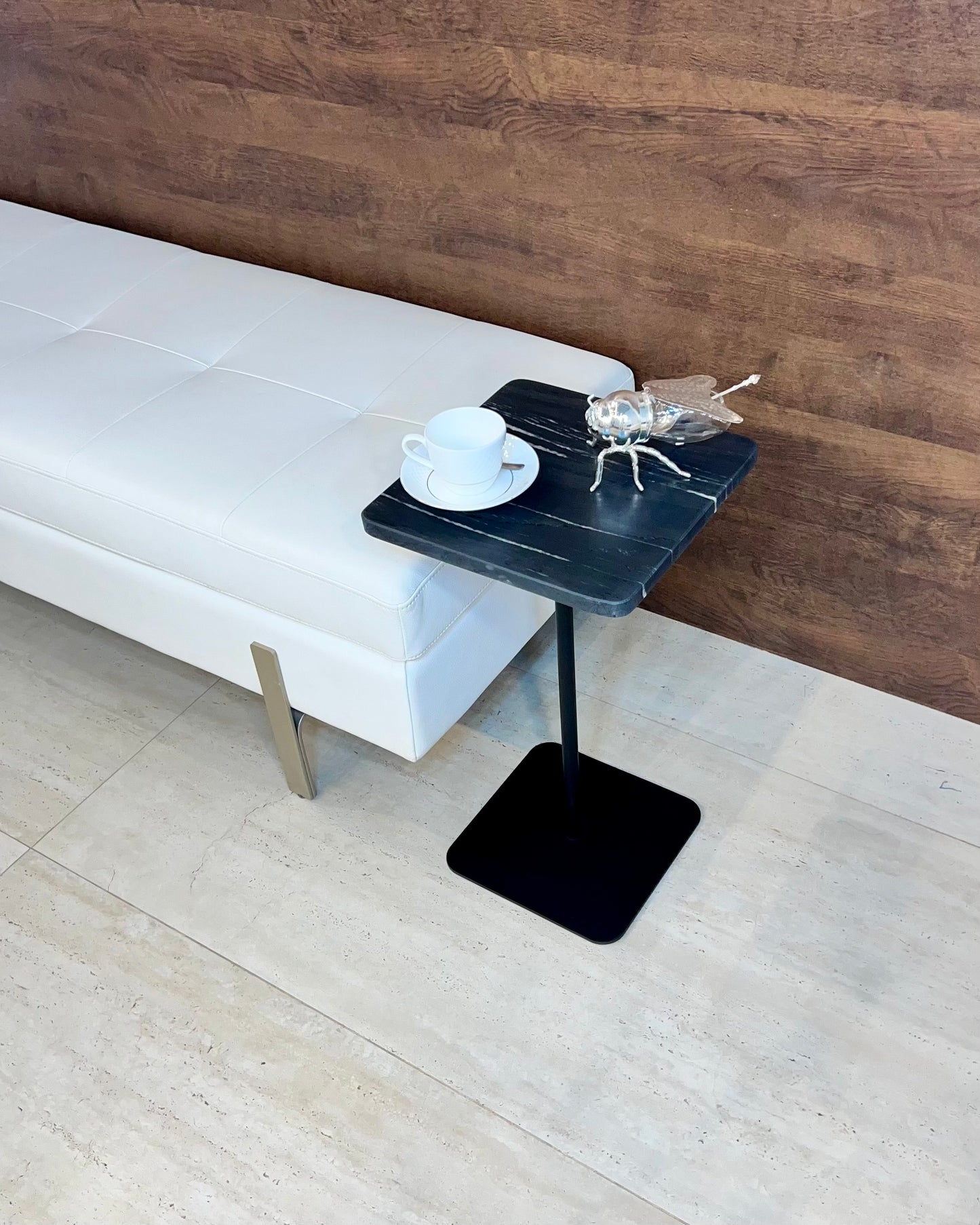 Mesa Lateral - Mármore Nero Striatto- 55 Cm de Altura / Peça Única