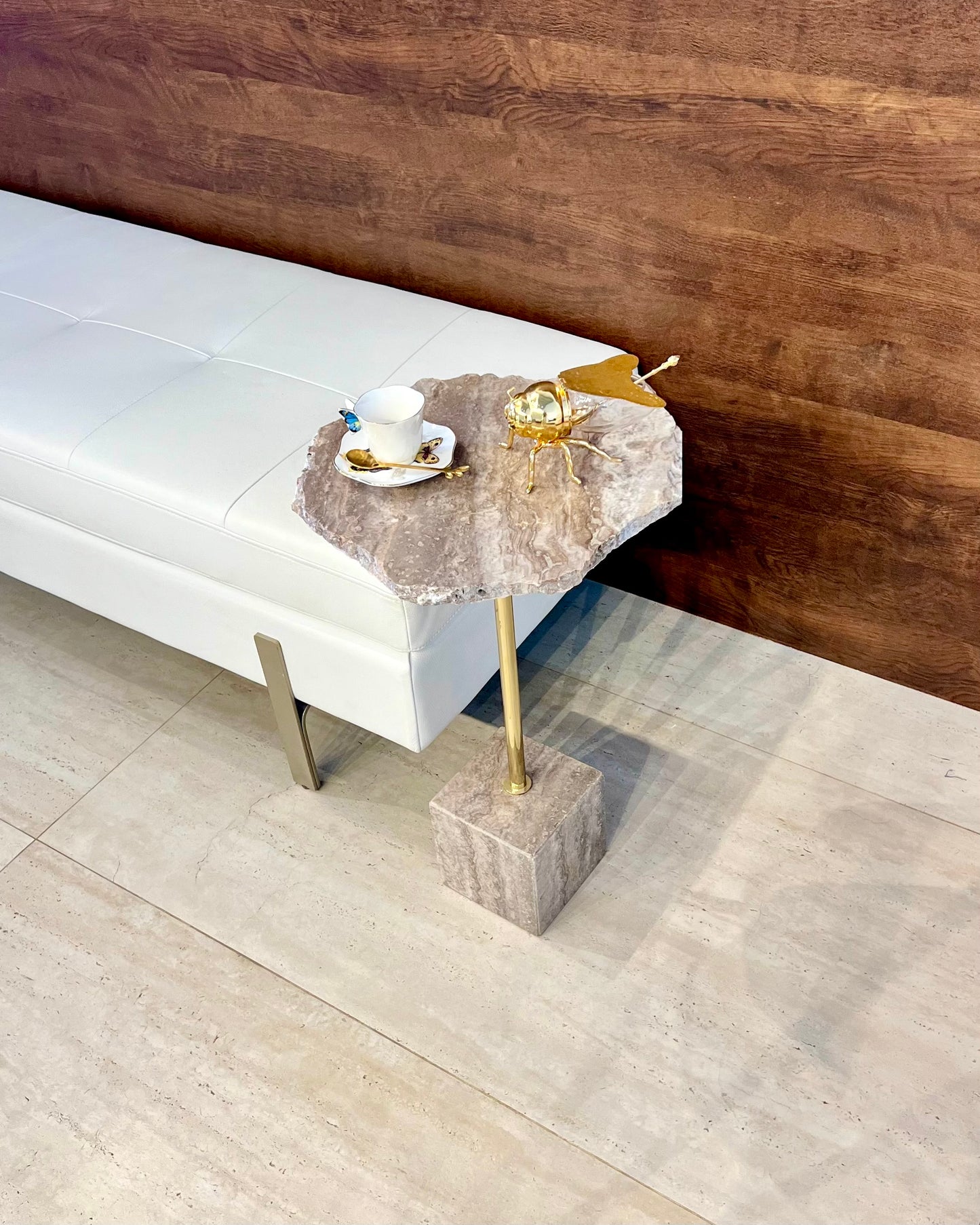 Mesa Lareral - Mármore Travertino Romano Silver - Orgânica / 60 Cm de Altura / Peça Única