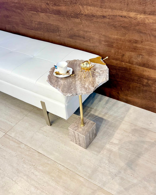 Mesa Lareral - Mármore Travertino Romano Silver - Orgânica / 60 Cm de Altura / Peça Única