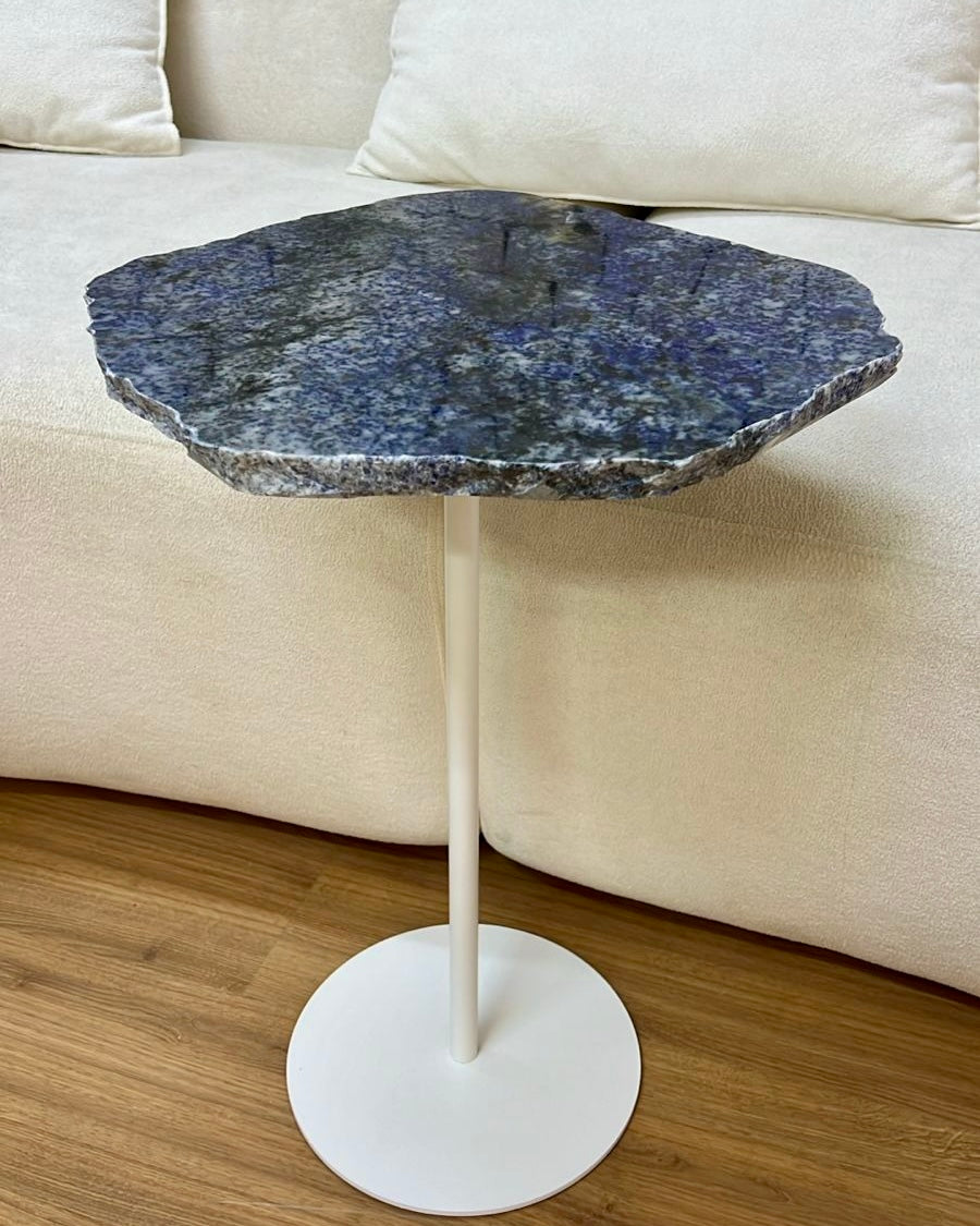 Mesa Lateral - Mármore Azul Raríssimo - Orgânica - Base Branca
