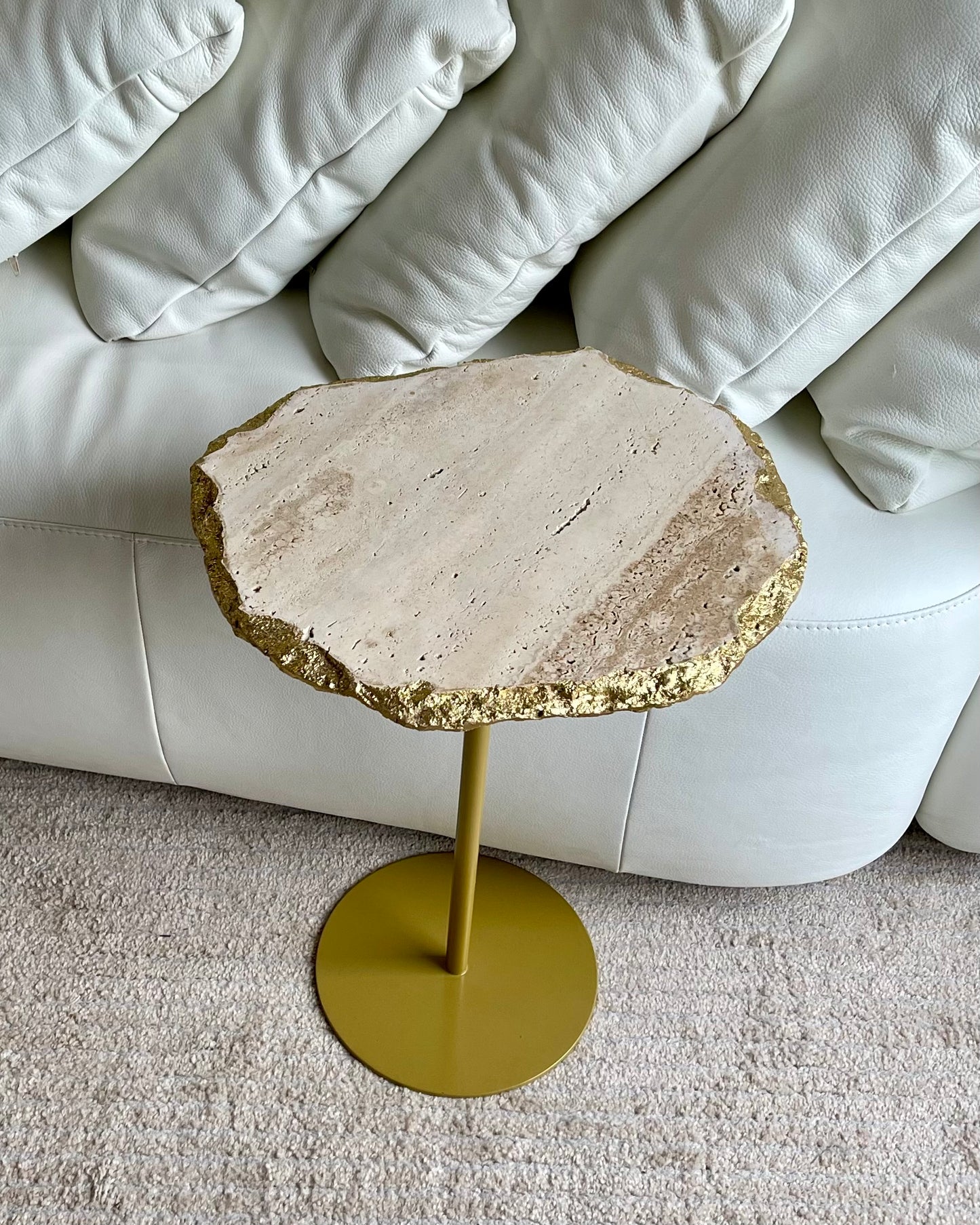 Mesa de Apoio - Mármore Travertino Romano Legítimo - Tampo orgânico Com folhas de Ouro