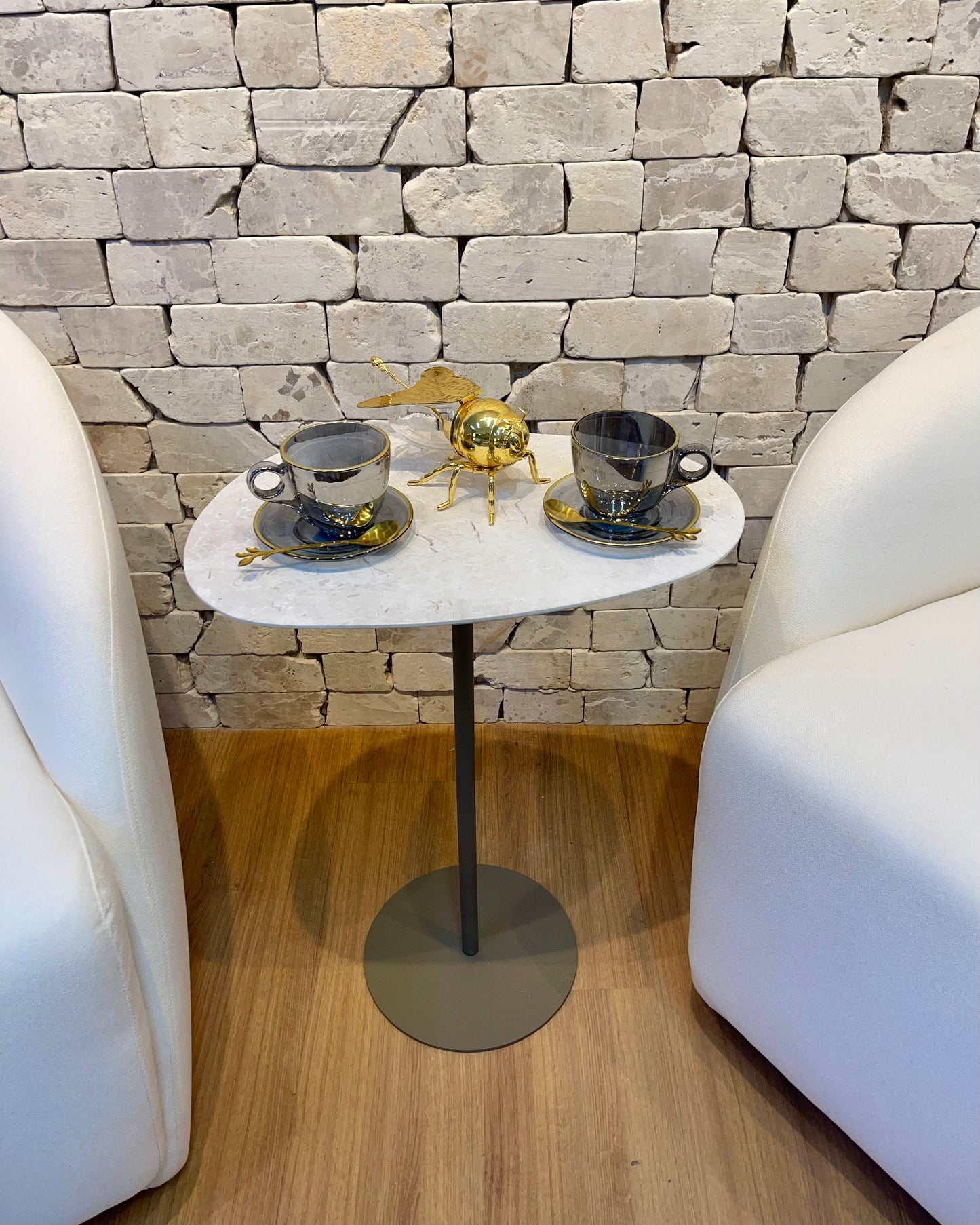 Mesa de Apoio - Linha Tulipa - Mármore Travertino White Cream - Base Cor Fendi