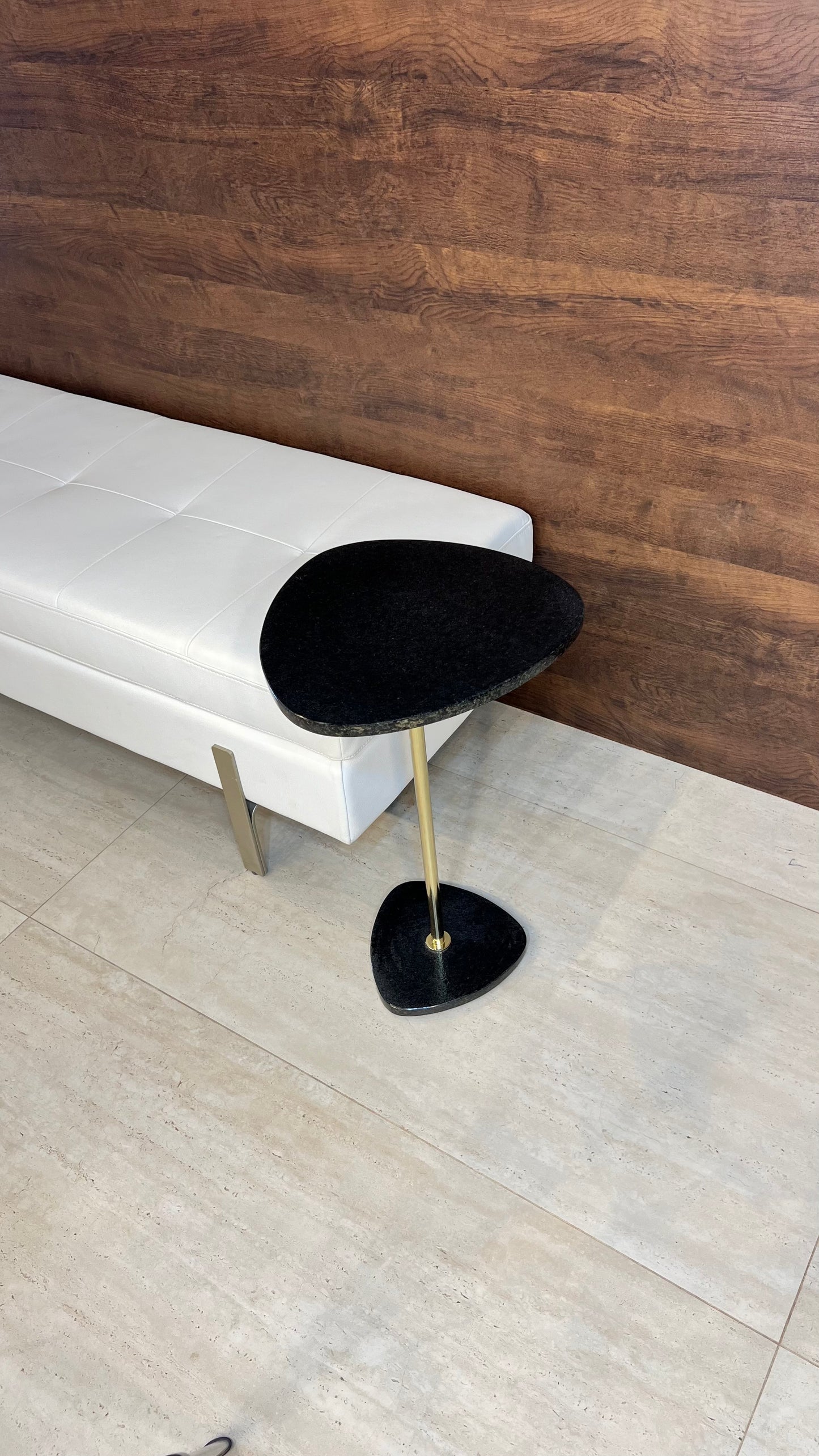 Mesa Lateral - Granito Diamante Negro - 60 Cm de Altura/ Peça Única