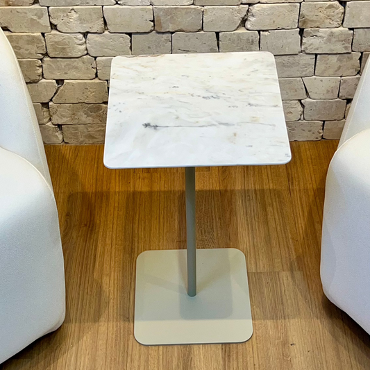 Mesa Quadratto - Mármore Calacatta - Base cor Bege