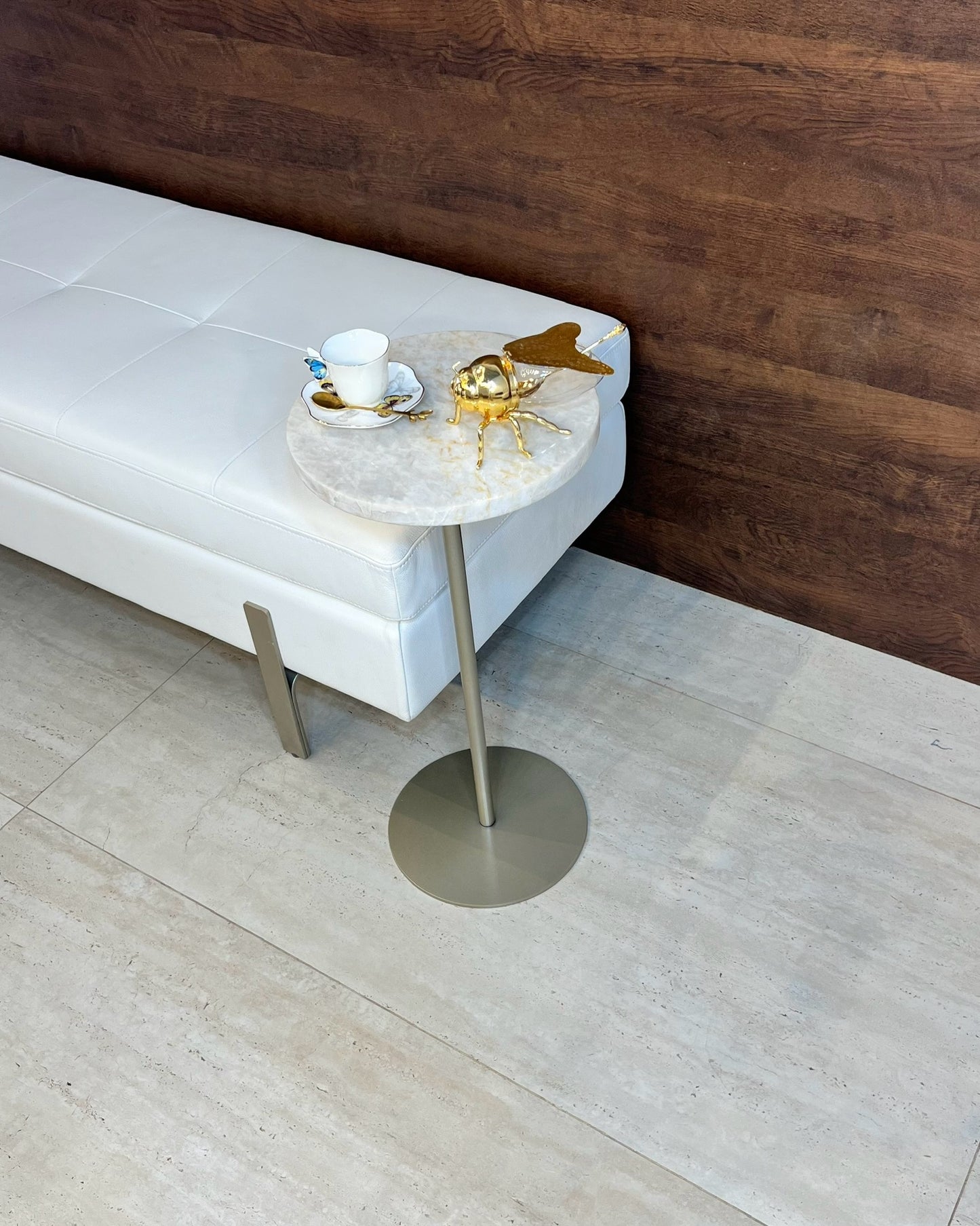 Mesa de Apoio - Quartzito Perla Santana / Base cor Champanhe
