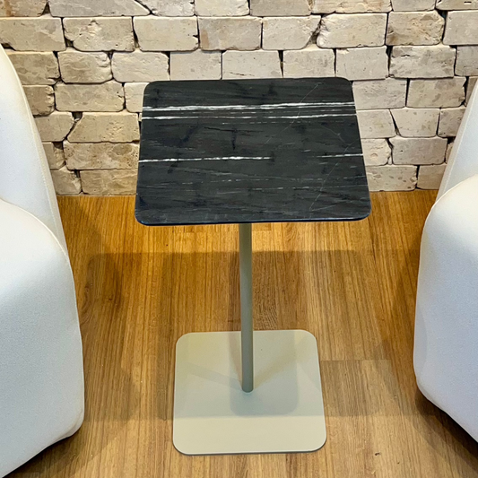 Mesa Lateral Quadratto - Mármore Nero Striatto - Base cor Bege
