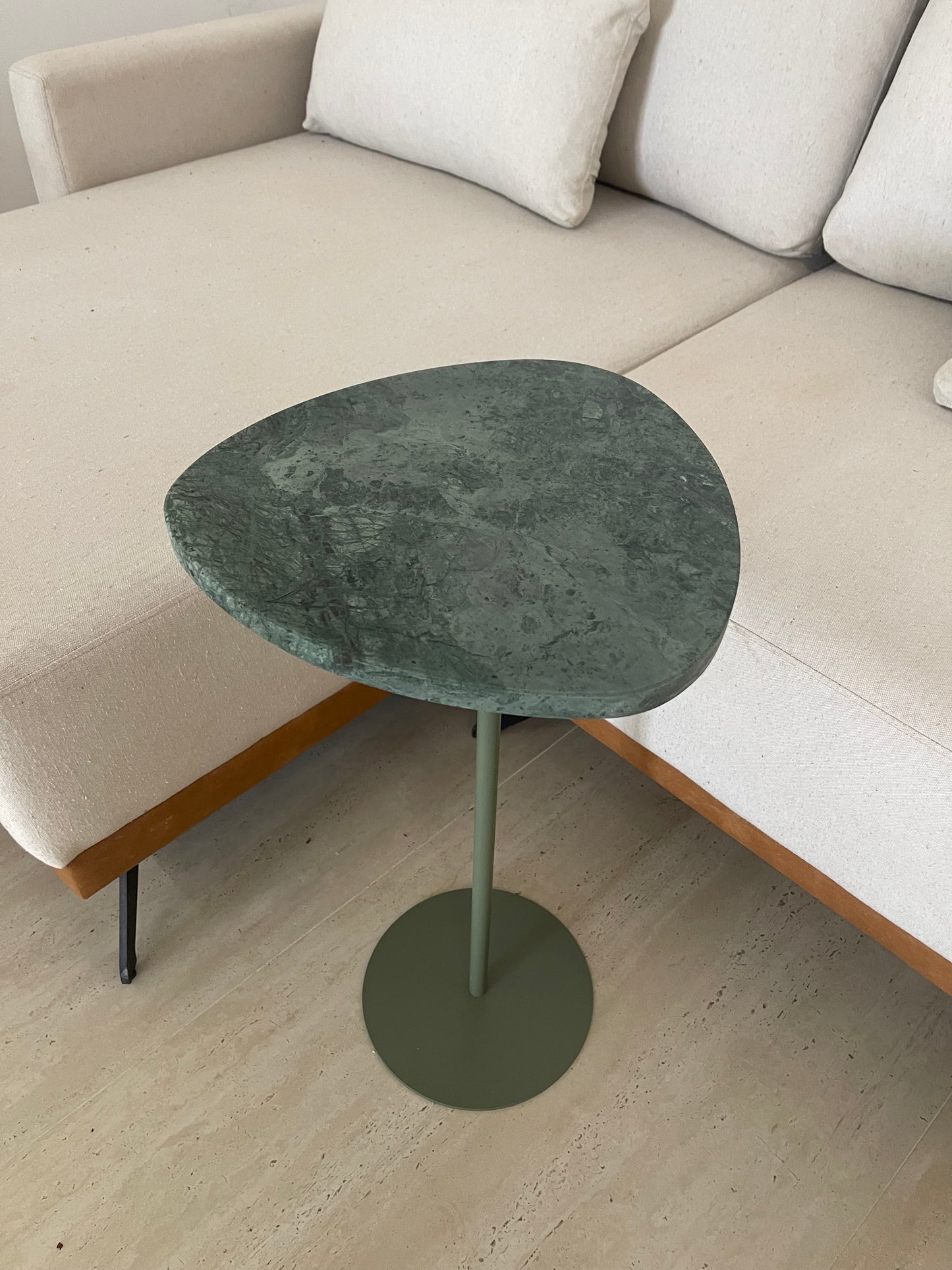 Mesa Sangiovese / Zera - Edição Especial - Mármore Verde Guatemala - Textura Levigado ( Natural) - Base cor Verde