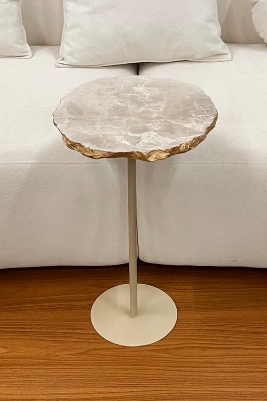 Mesa Orgânica Zera Mármore Travertino Nacional Borda Ouro Metalik Base cor Bege + Bandeja Travertino Romano