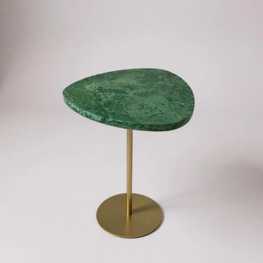 Mesa de Apoio - Linha Essencialle - Mármore Verde Guatemala- Base cor Champanhe Redonda