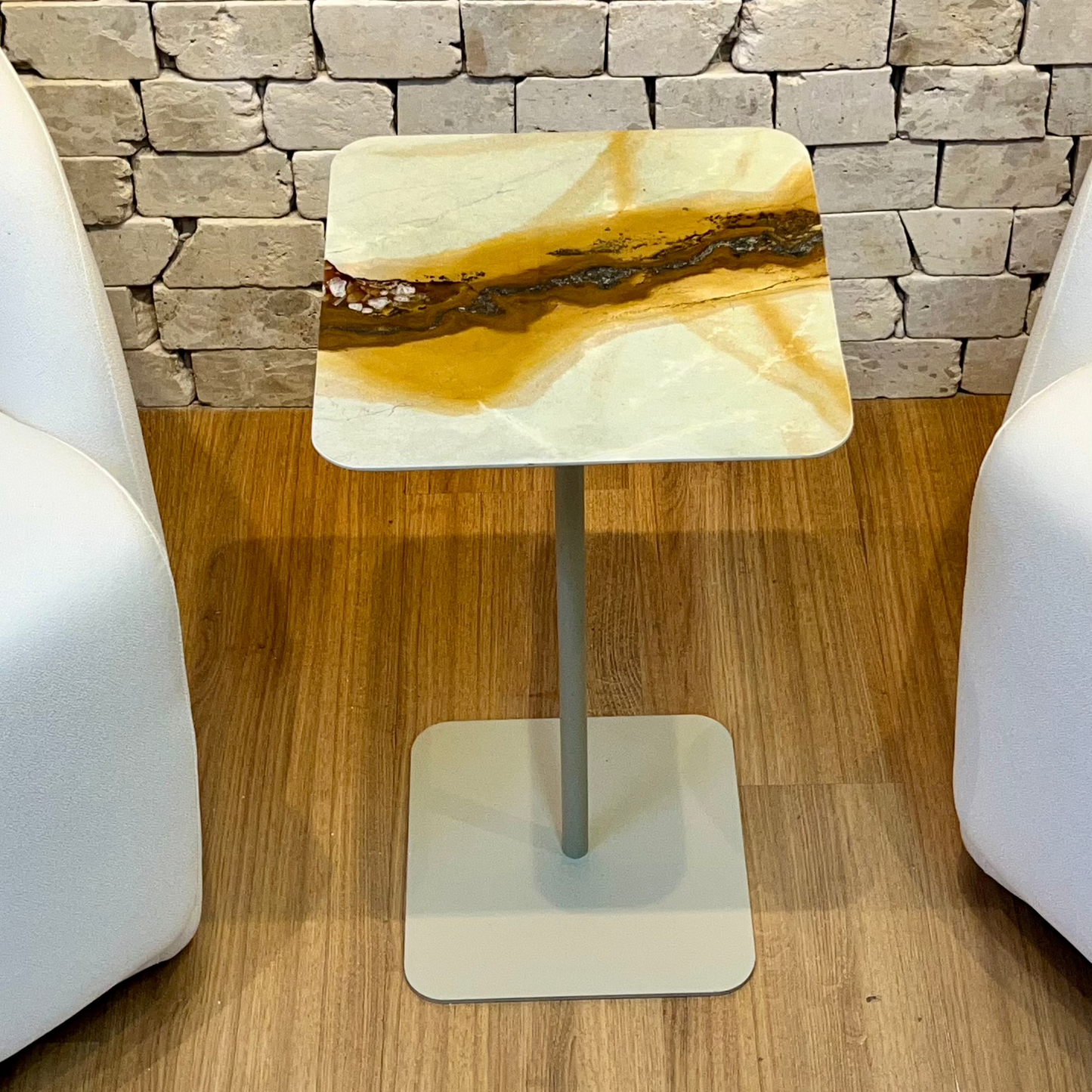Mesa Quadratto Quartzito Terracota Imperial - Base cor Bege