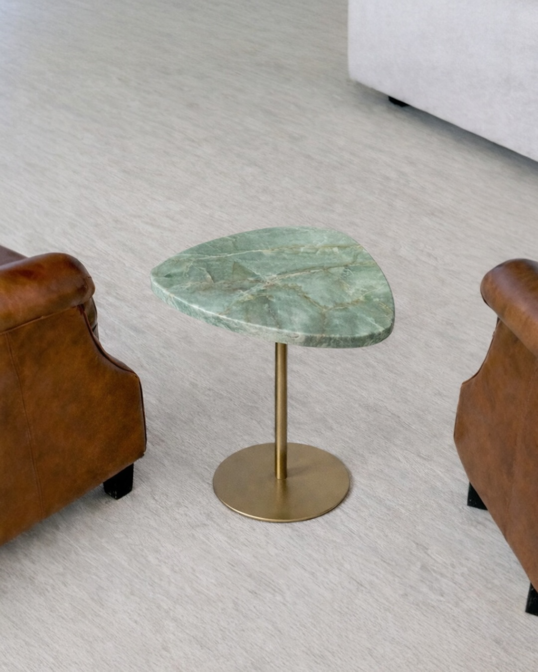 Mesa de Apoio - Linha Essencialle - Quartzito Verde Esmeralda - Base cor Champanhe Redonda