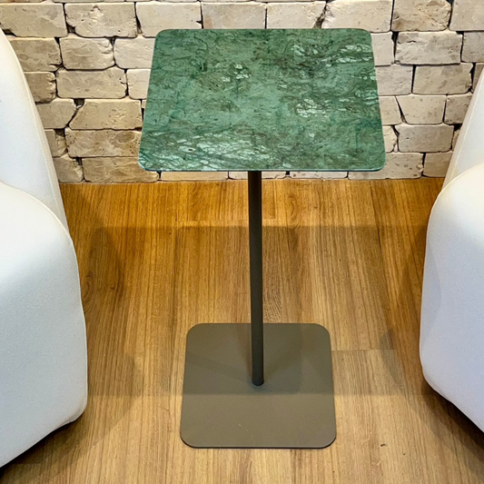 Mesa Quadratto - Mármore Verde Guatemala- Base cor Fendi