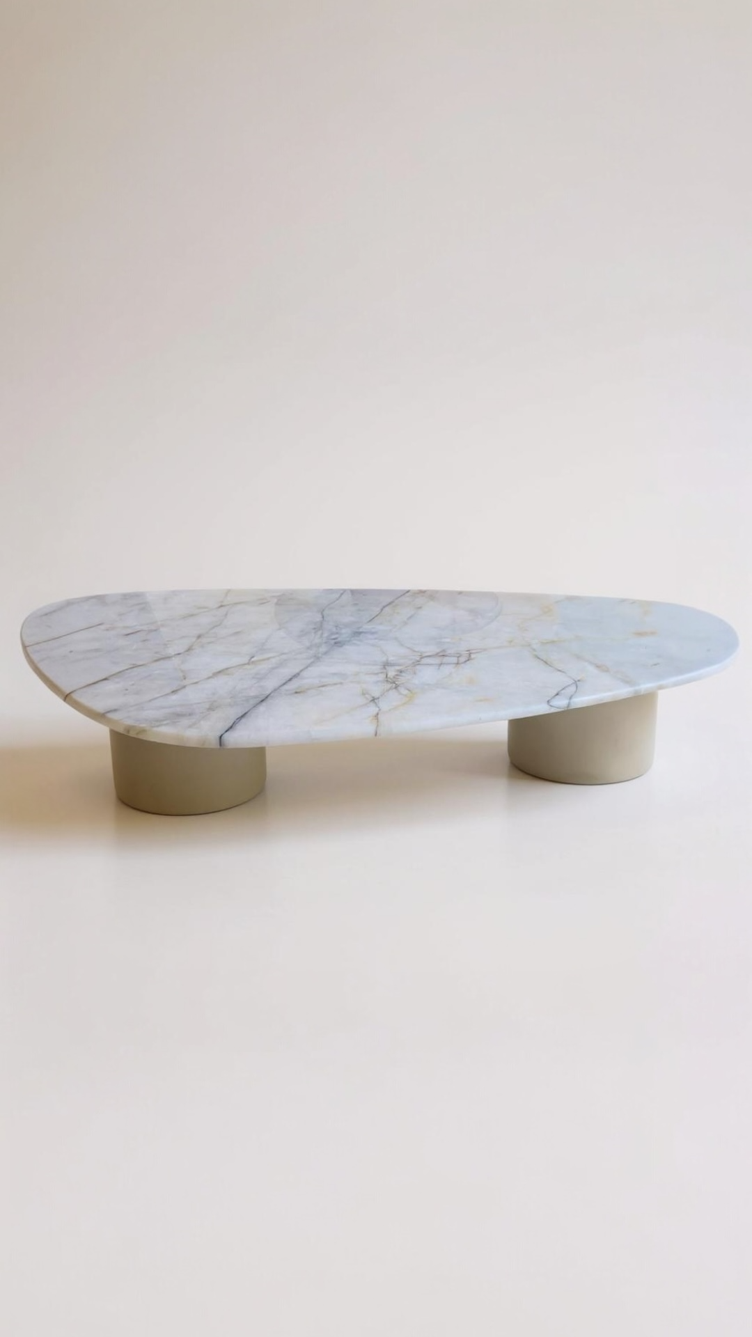 Mesa de Centro Itália - Quartizito Cristallo Gold Textura Polido (Com Brilho) Pés Robustos cor Champanhe